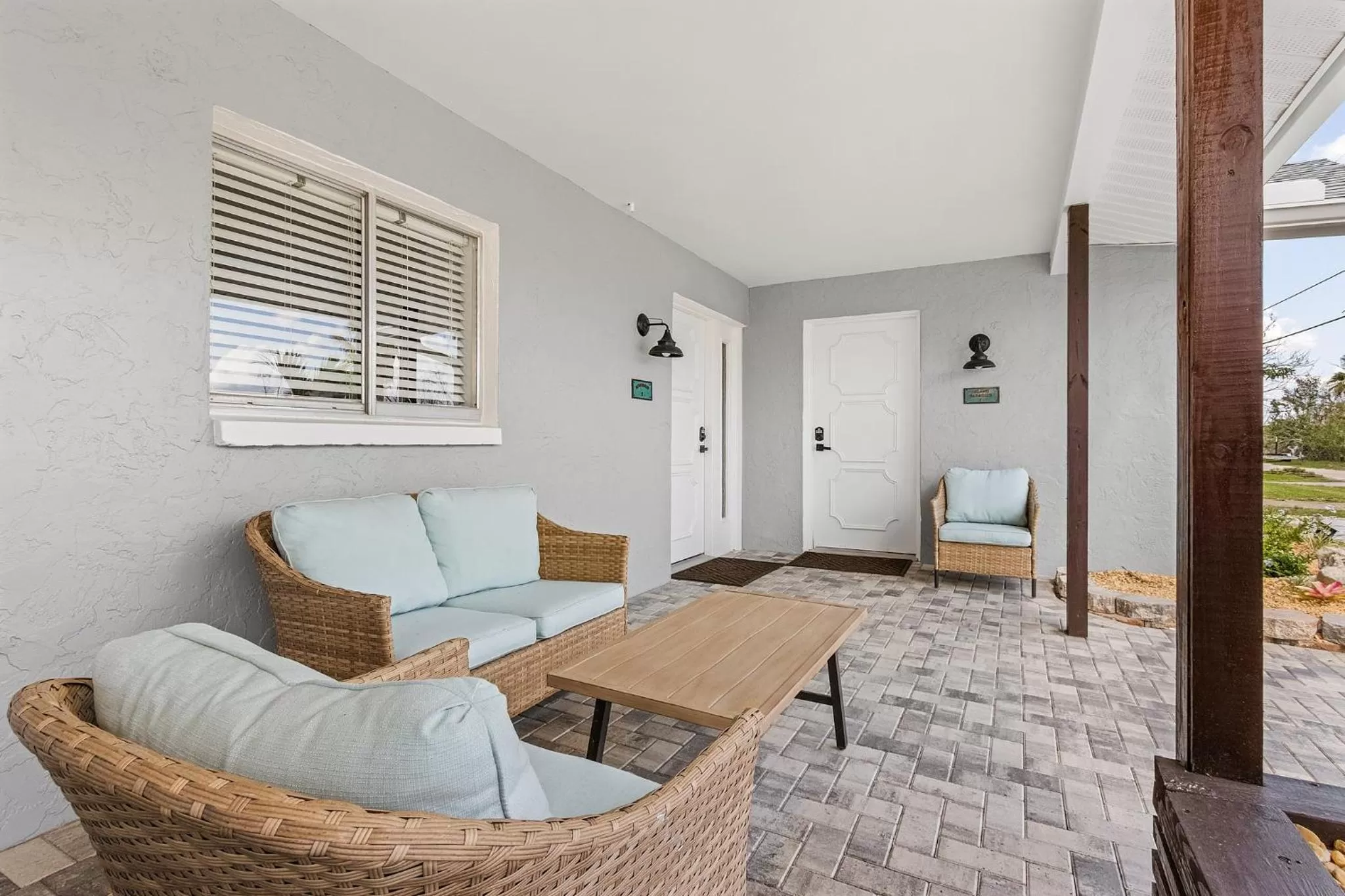 Patio in Matlacha on Shoreview