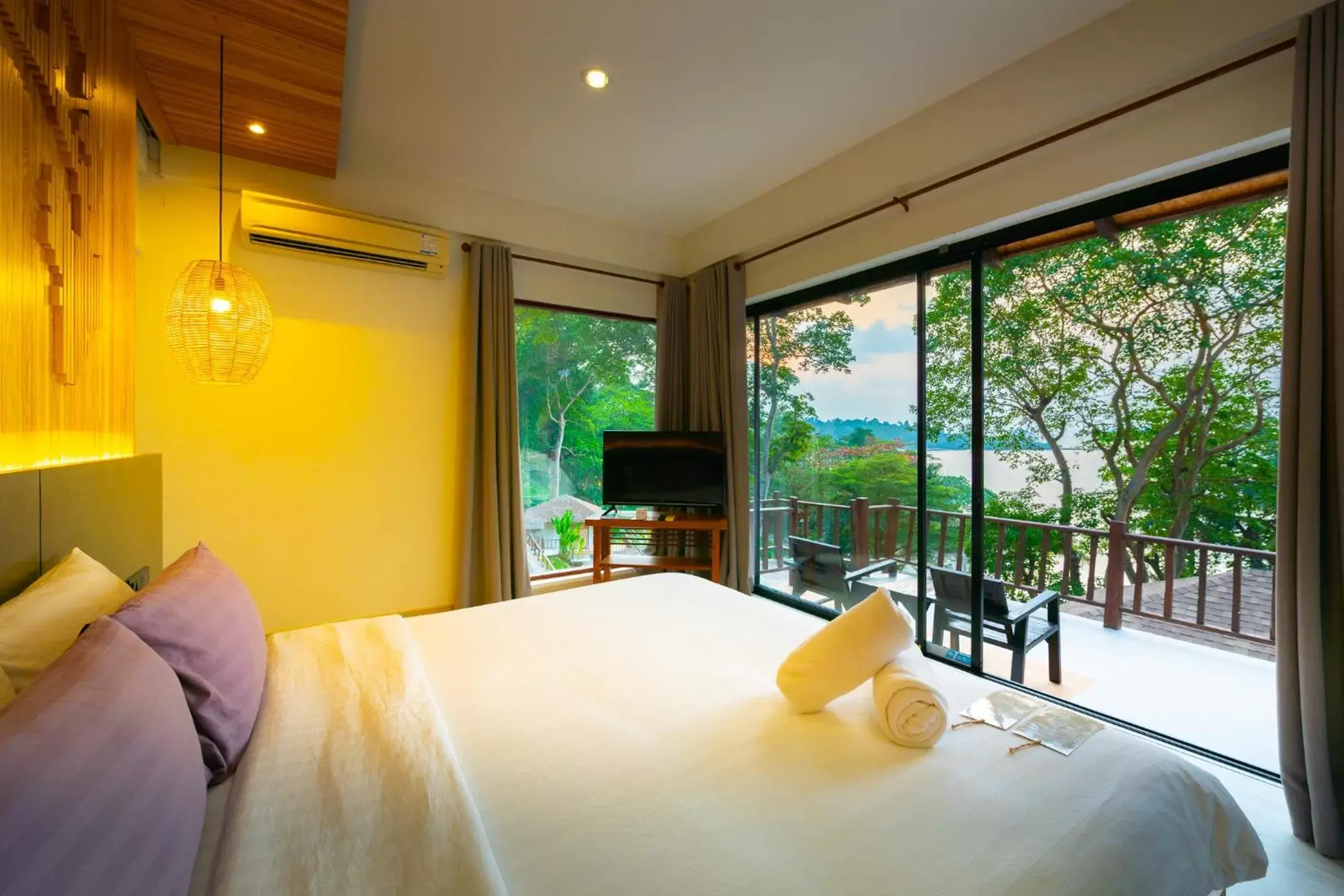 Bed in Siam Bay Resort