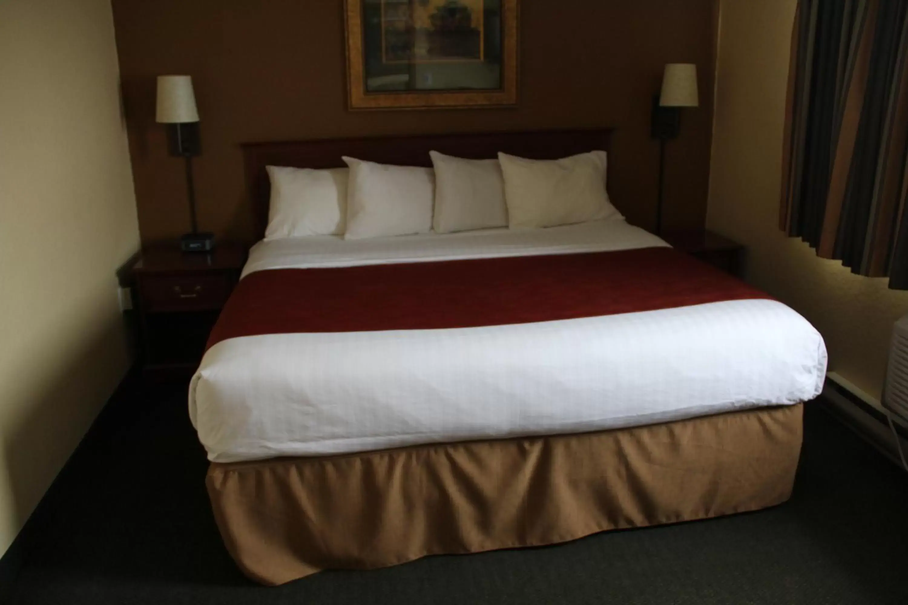 Photo of the whole room, Bed in AmericInn by Wyndham West Bend