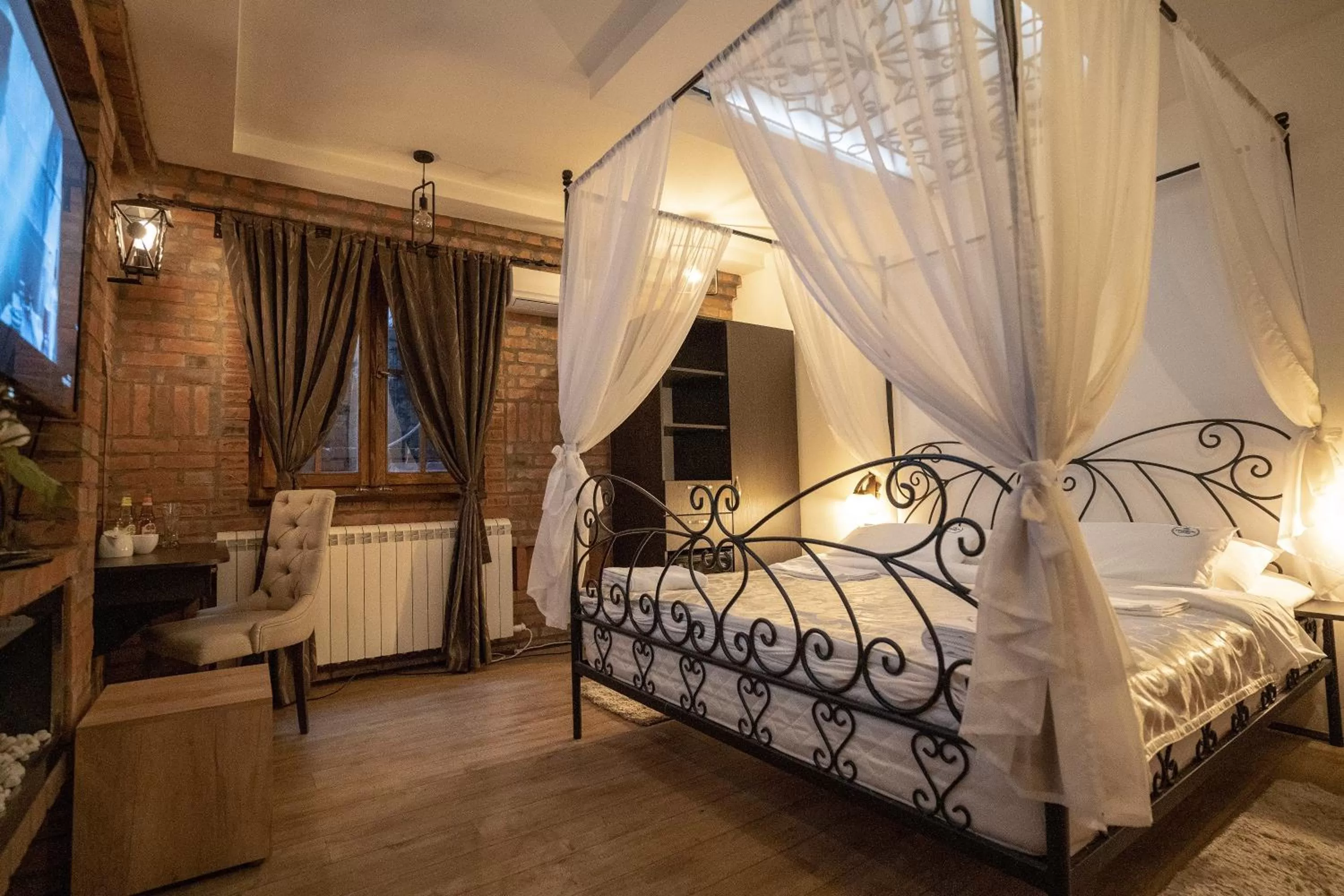 Bed in Madison - Square Sava