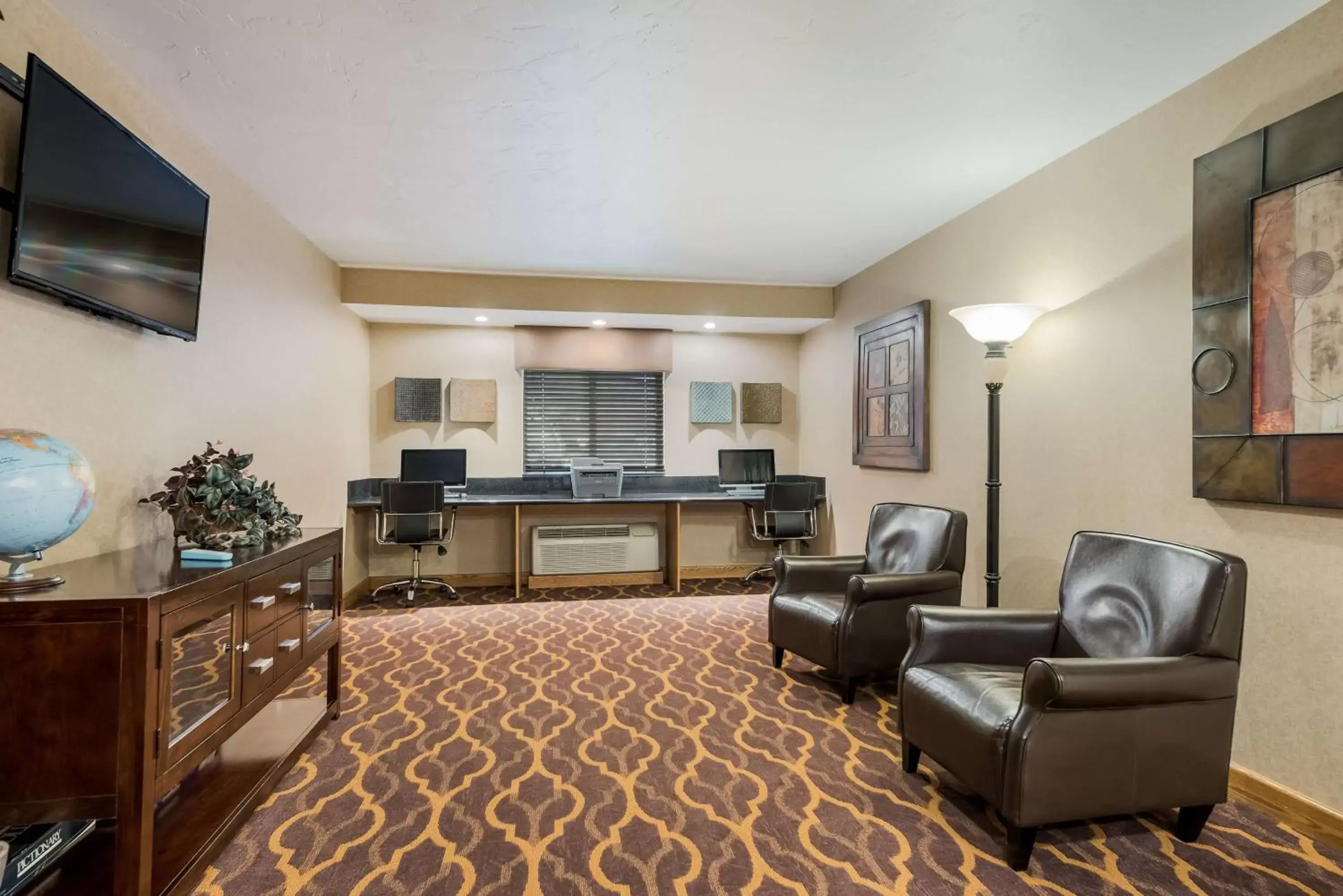 Business facilities, Seating Area in Best Western Town and Country Inn