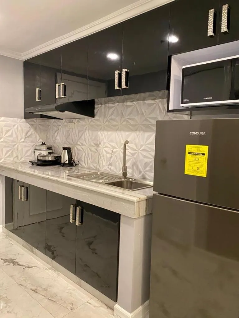 Kitchen or kitchenette, Kitchen/Kitchenette in Mpt Suites