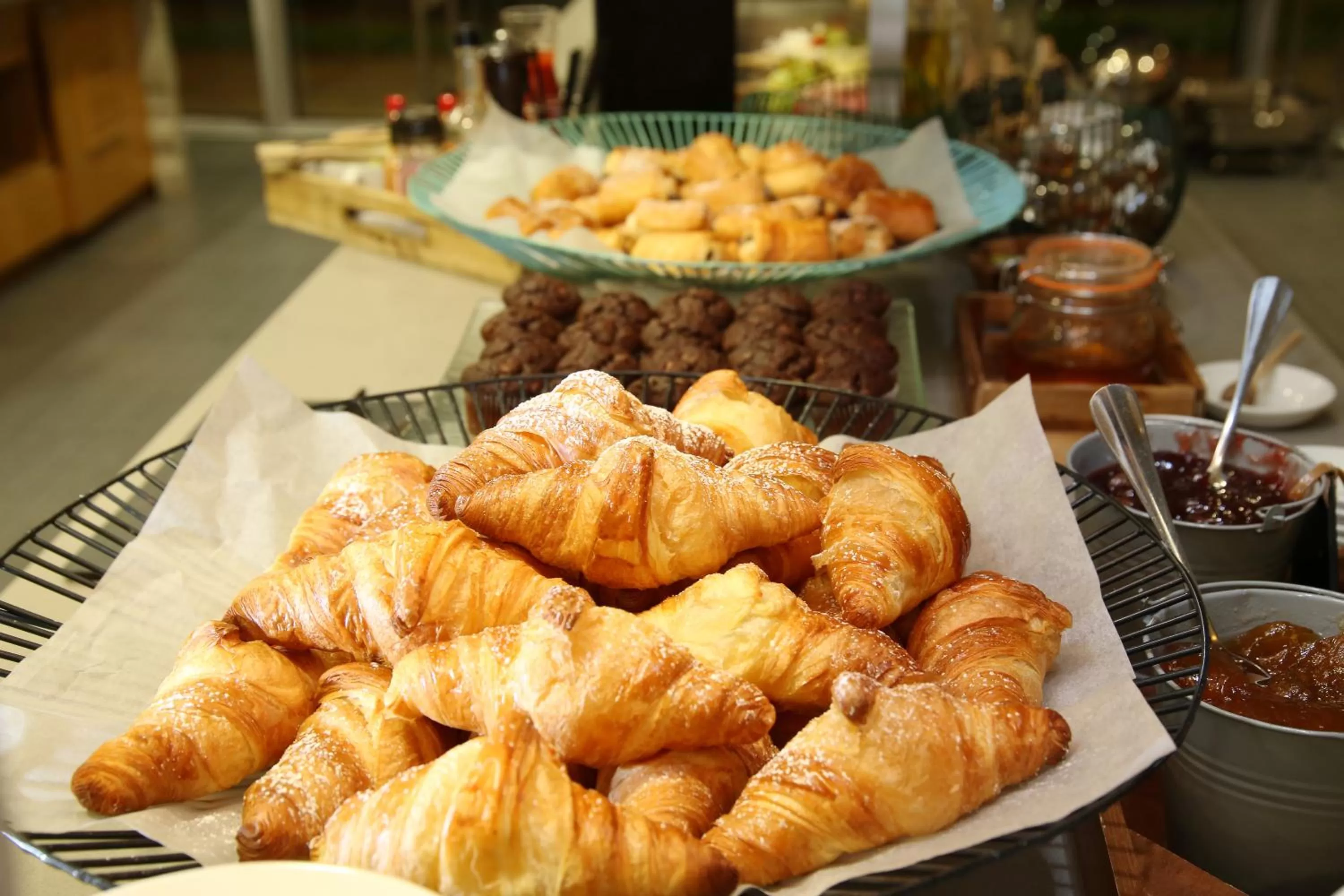 Buffet breakfast in Radisson Blu Hotel East Midlands Airport