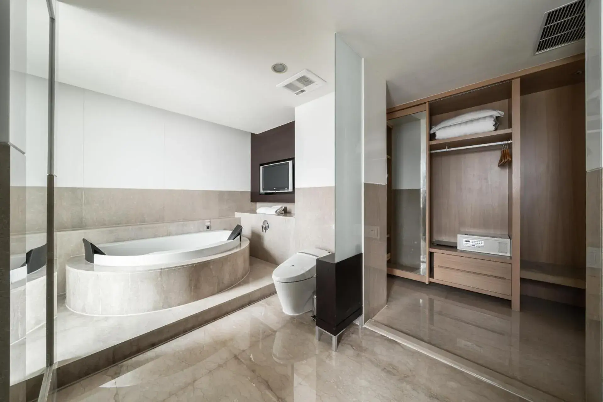 Bathroom in Taipung Suites