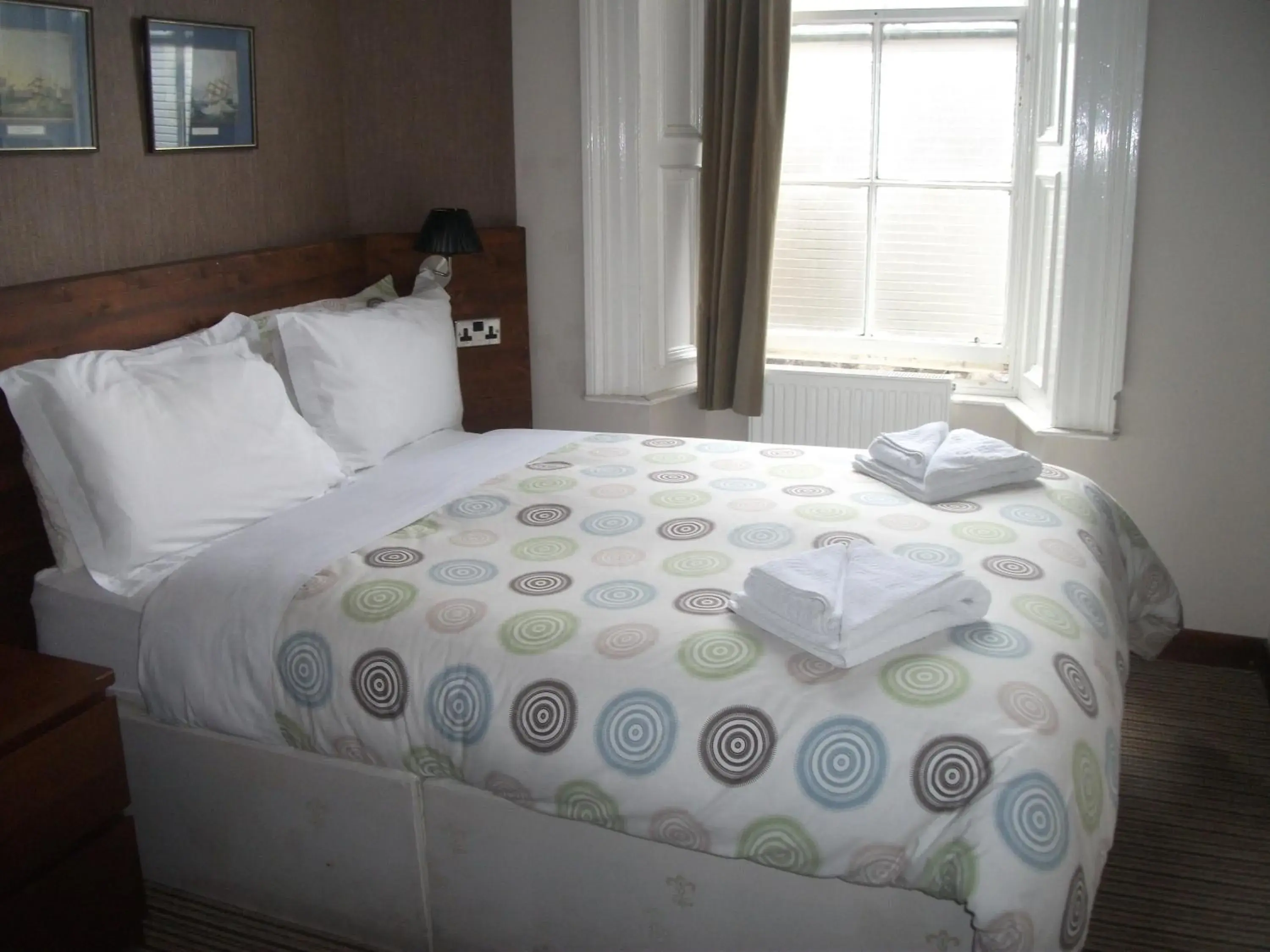 Bed in Edinburgh House Hotel - B&B