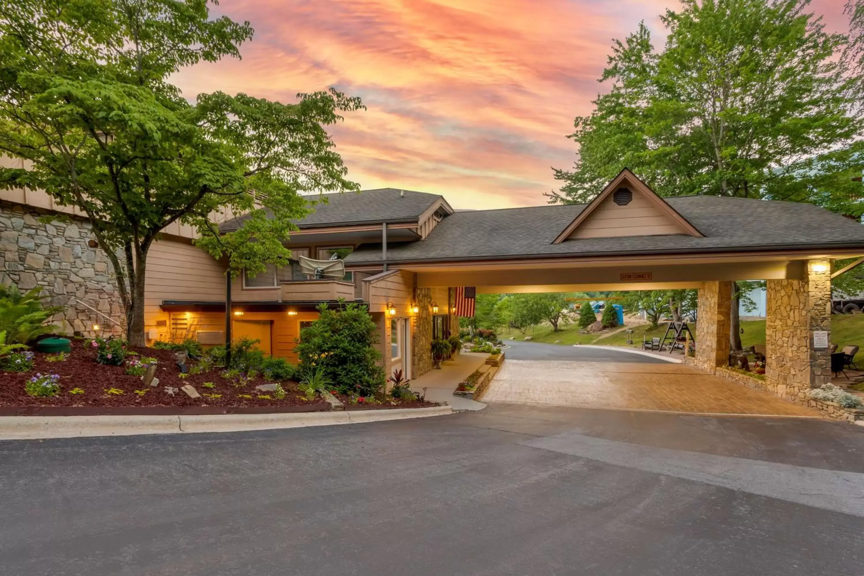 Property Building in Best Western Smoky Mountain Inn