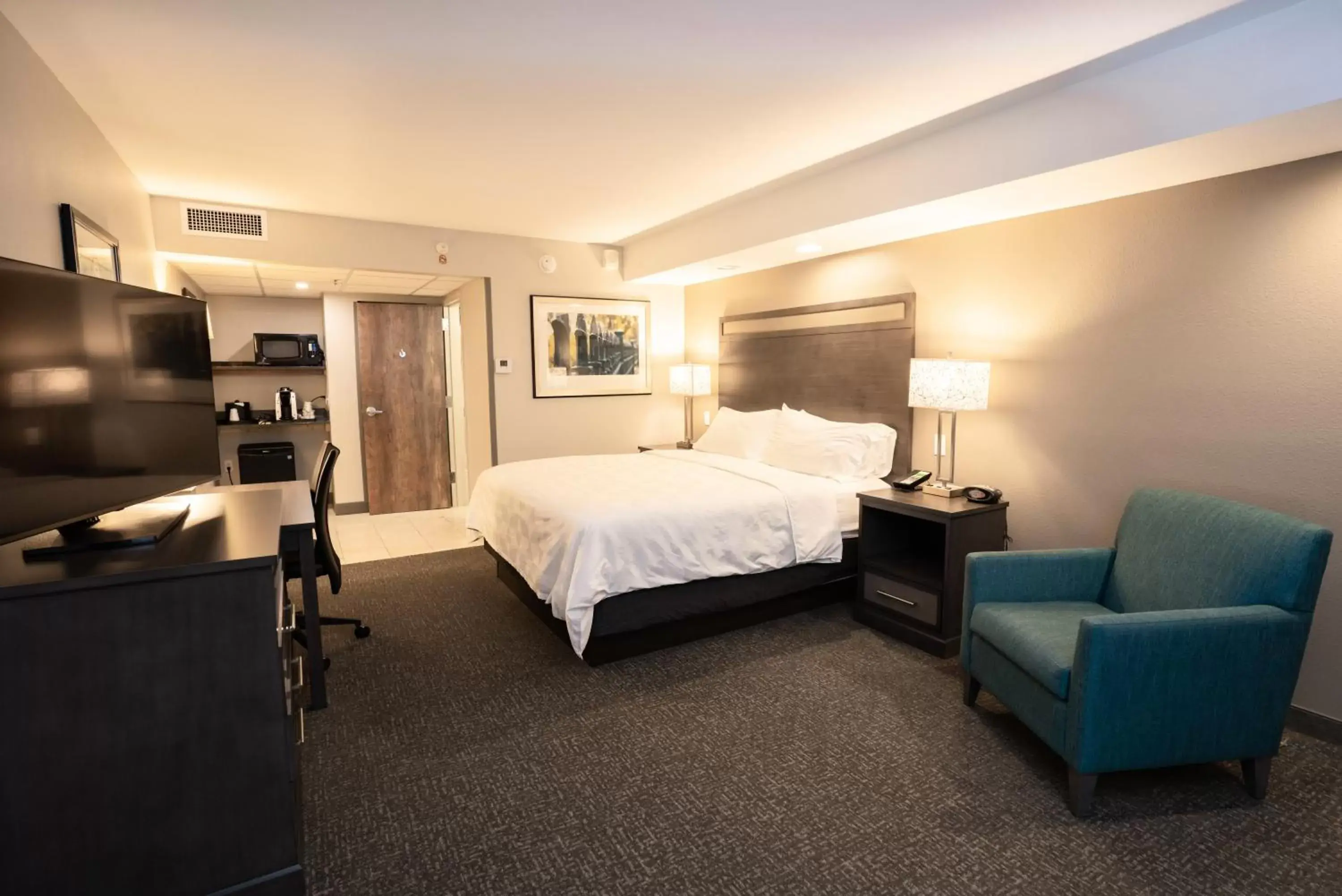 Photo of the whole room, Bed in Holiday Inn Kearney by IHG Photo of the whole room, Bed in Holiday Inn Kearney by IHG