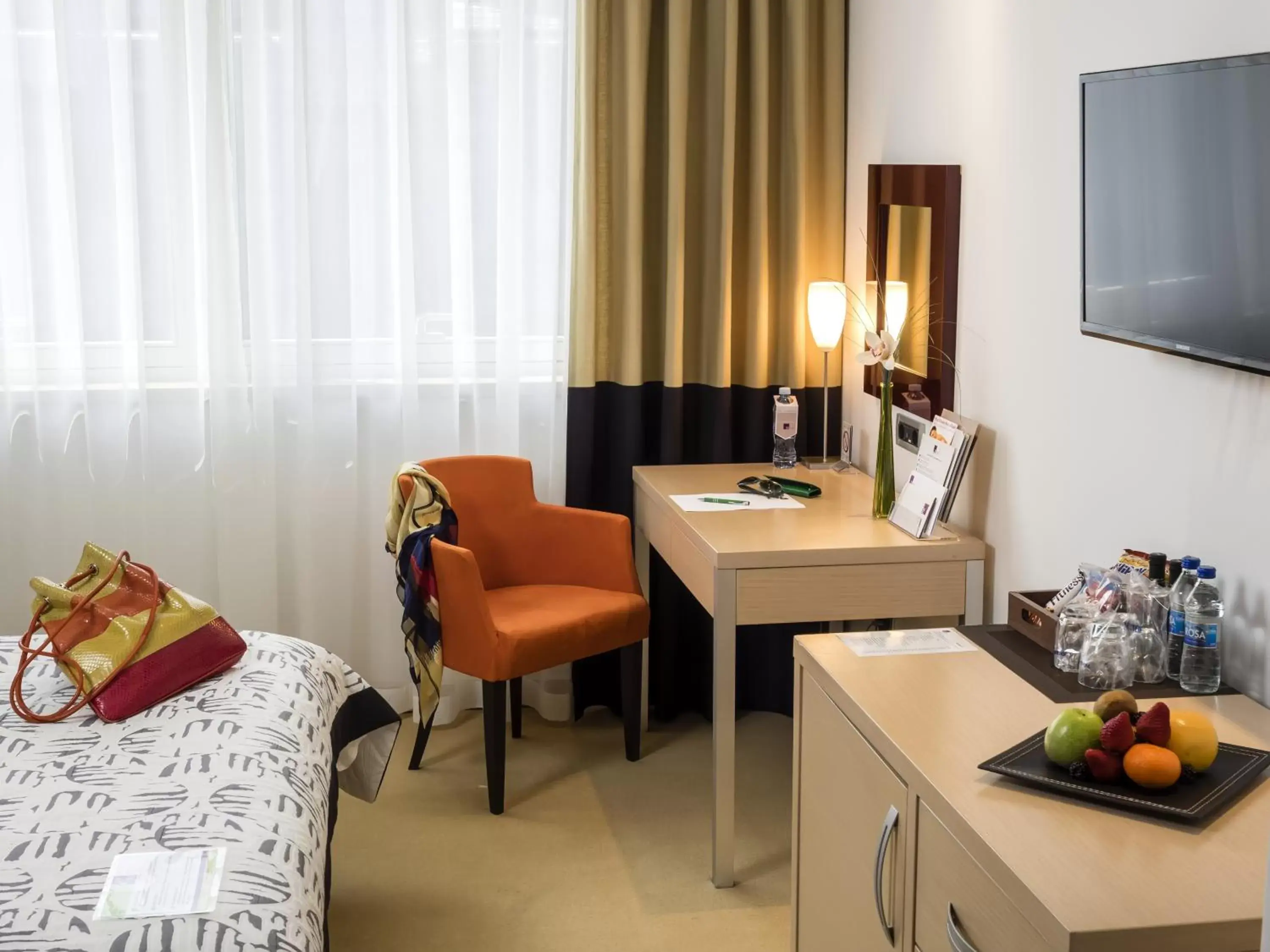 Seating area, TV/Entertainment Center in IN Hotel Beograd