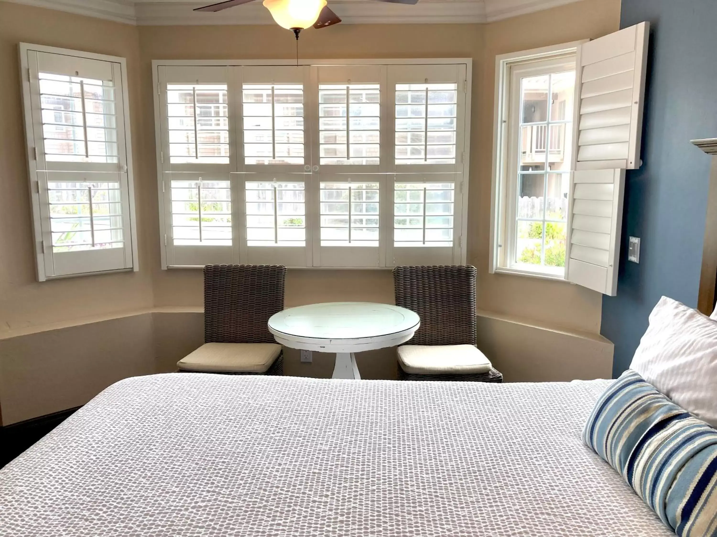 Seating Area in Sand Pebbles Inn