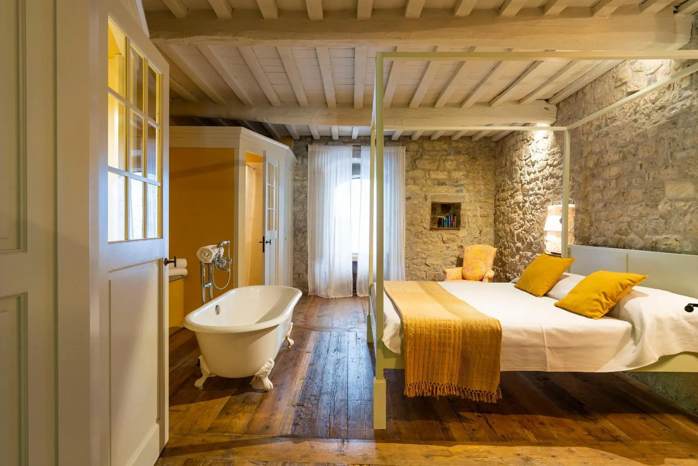 Bedroom, Bathroom in Castello di Fonterutoli Wine Resort