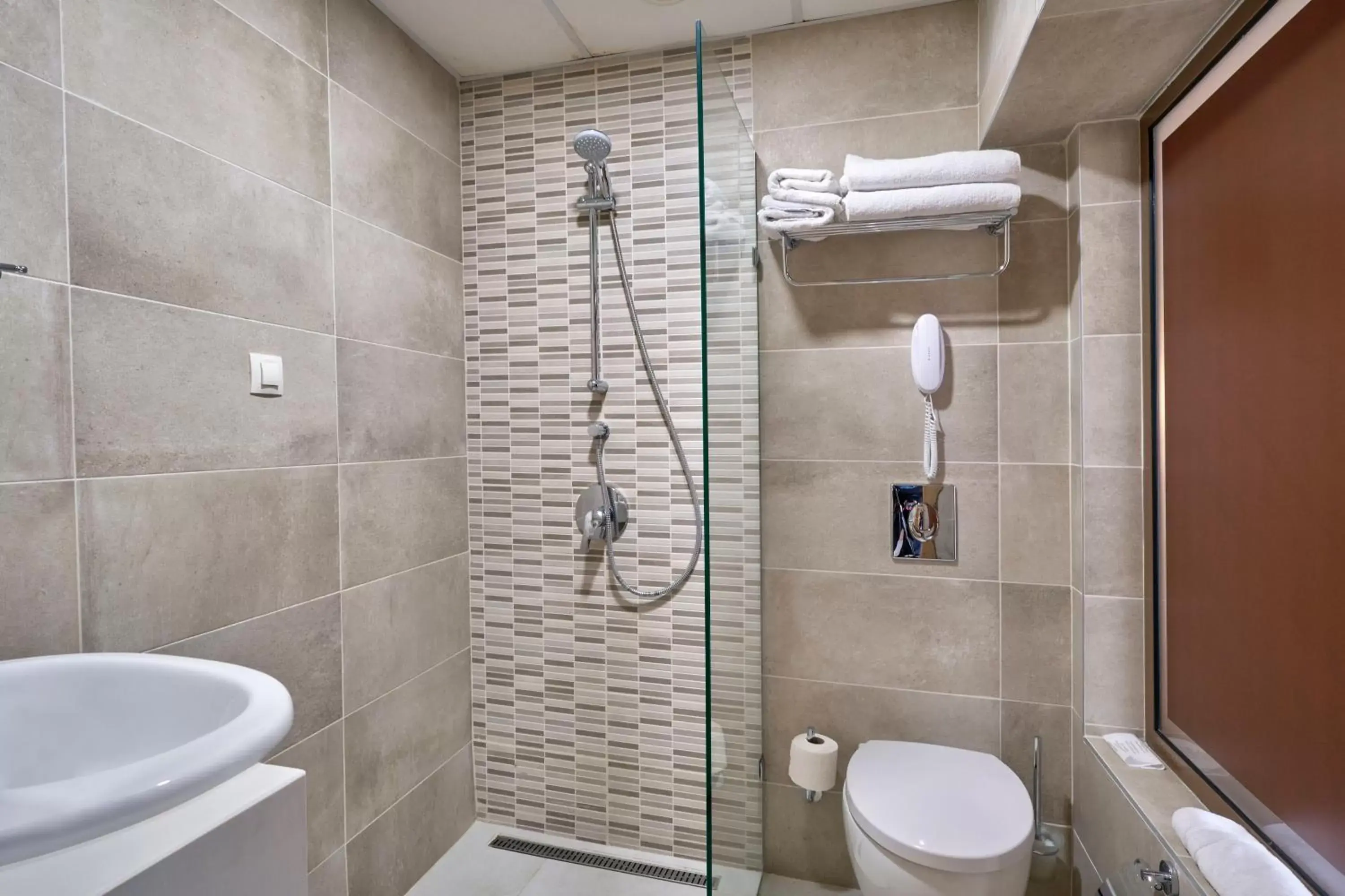 Shower, Bathroom in Hotel Imperial Plovdiv, a member of Radisson Individuals