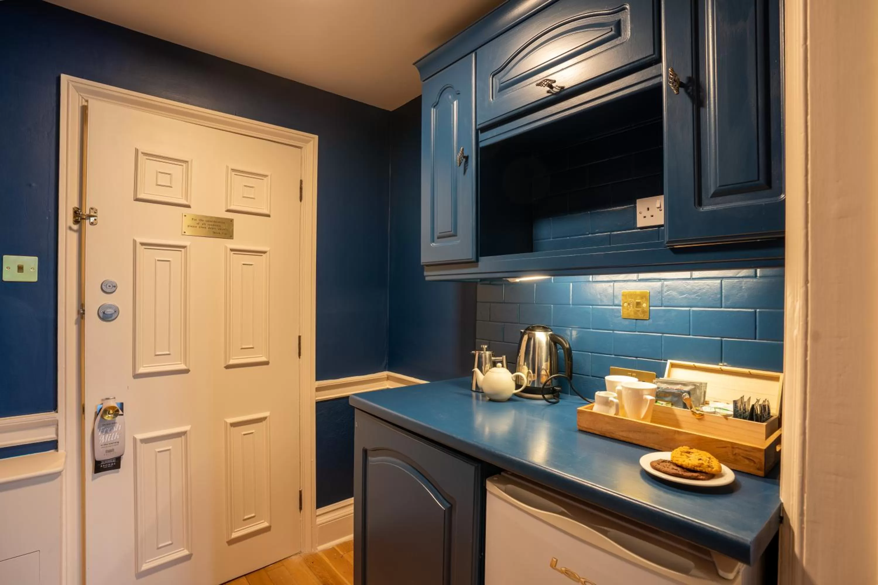 Coffee/tea facilities in Broome Park Hotel