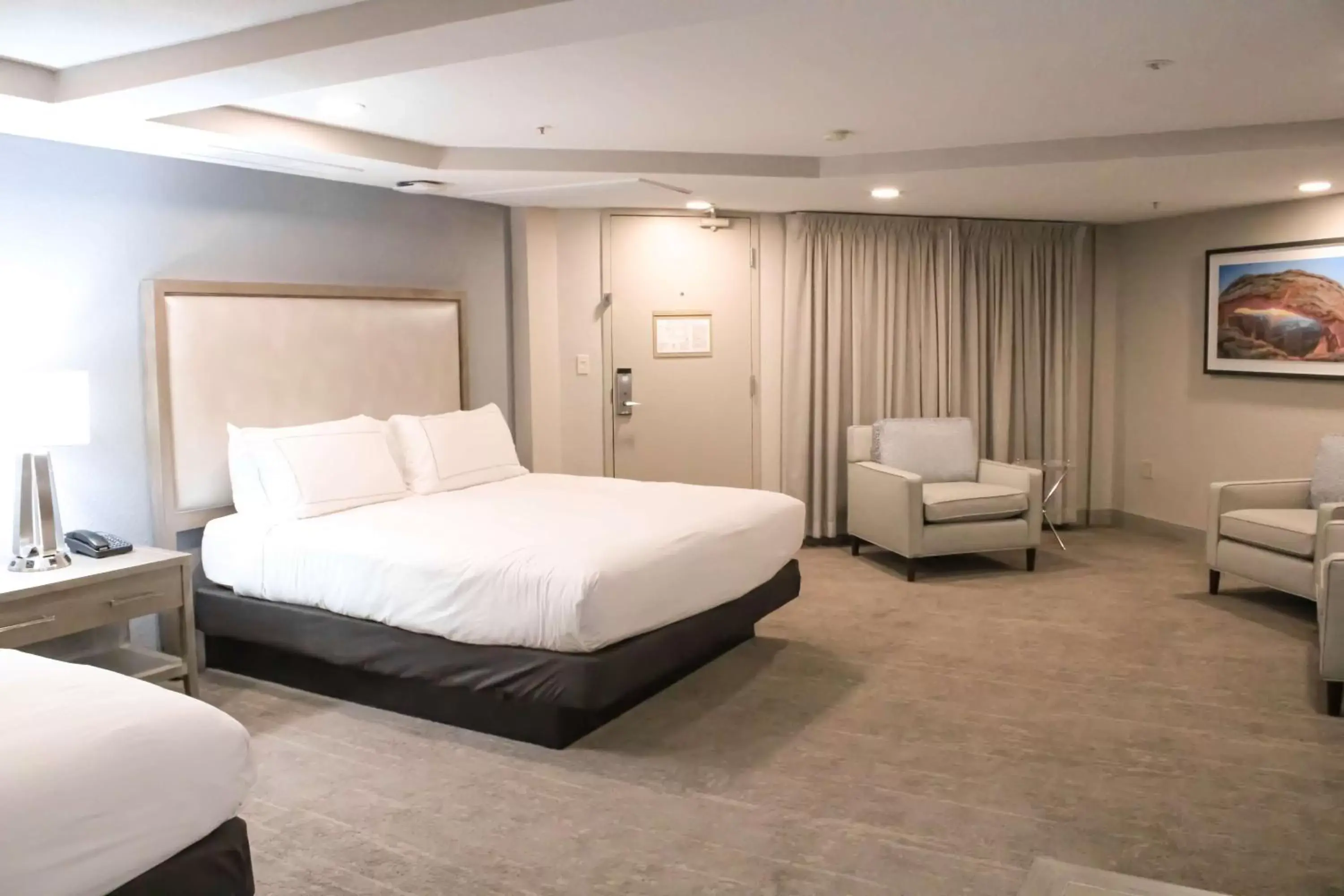 Bed in Doubletree by Hilton Phoenix Mesa Bed in Doubletree by Hilton Phoenix Mesa
