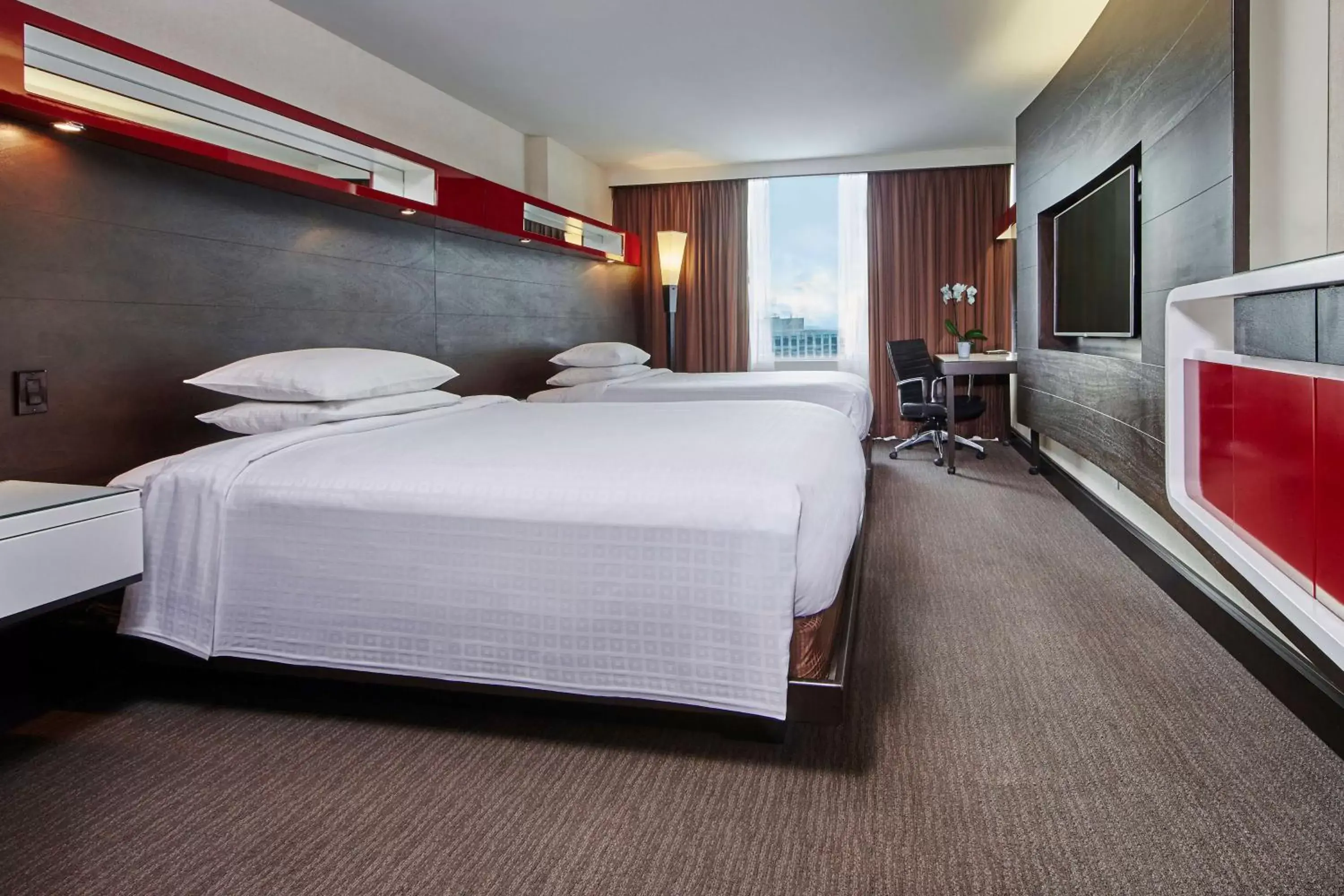 Photo of the whole room, Bed in Hyatt Regency Toronto