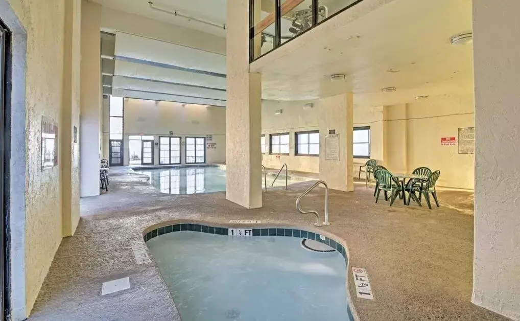 Swimming pool in Suites at the Beach Swimming pool in Suites at the Beach