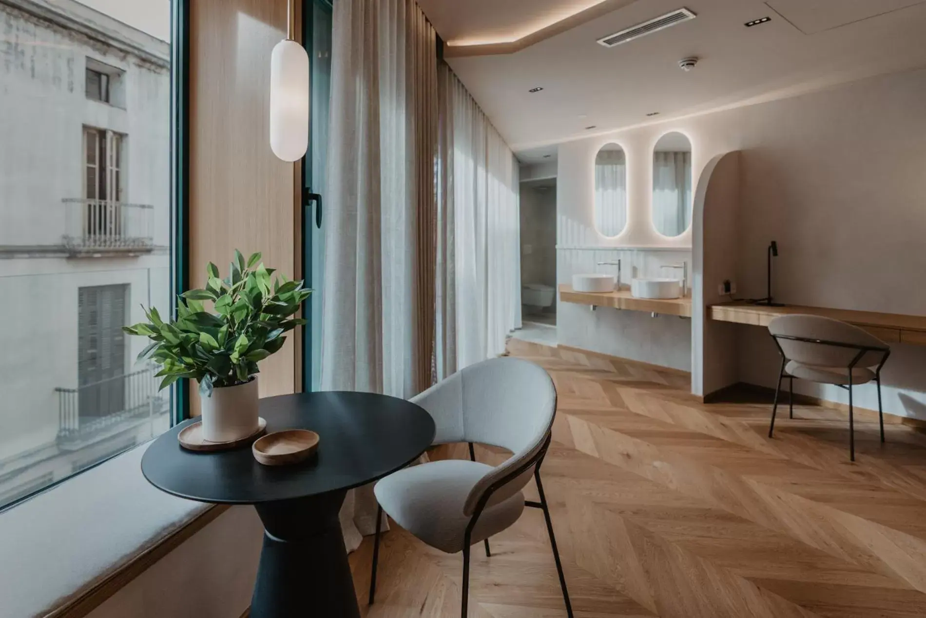 Toilet, Dining Area in Hotel Boutique Petit Luxe