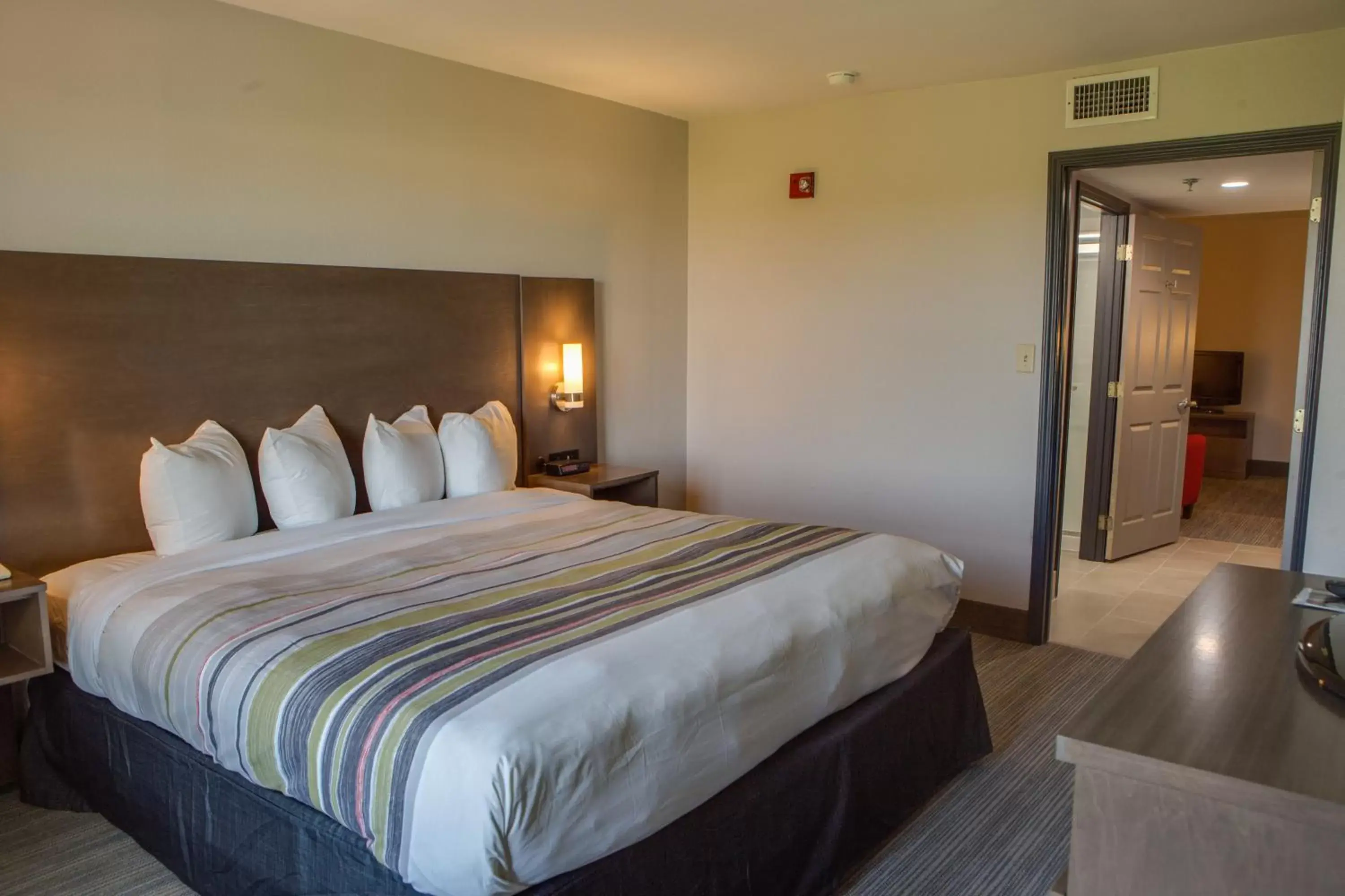 Bed in Country Inn & Suites by Radisson, Harlingen, TX