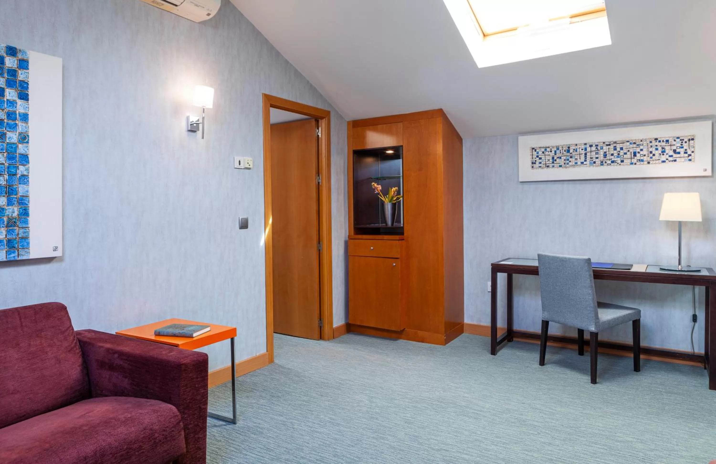 Photo of the whole room in Hotel Macià Alfaros