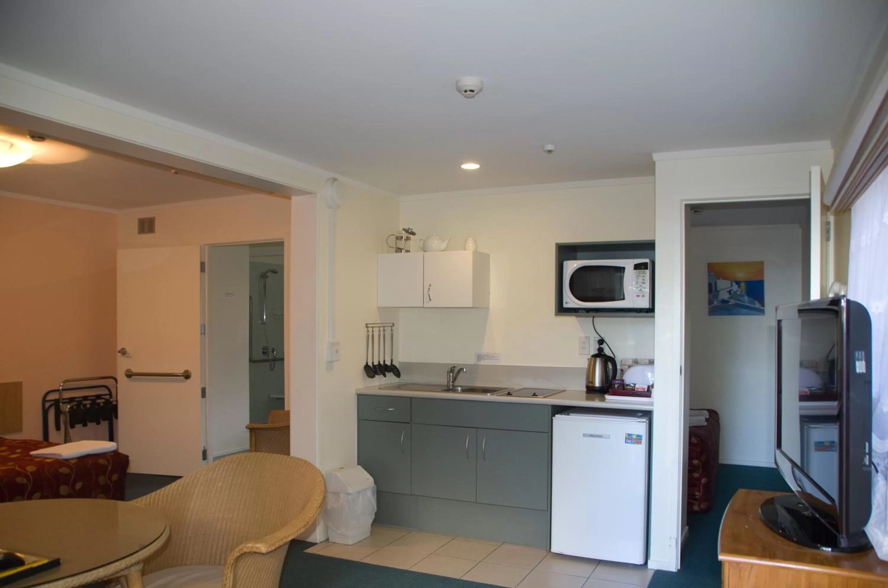 Kitchen or kitchenette in Bay Sands Seafront Studios
