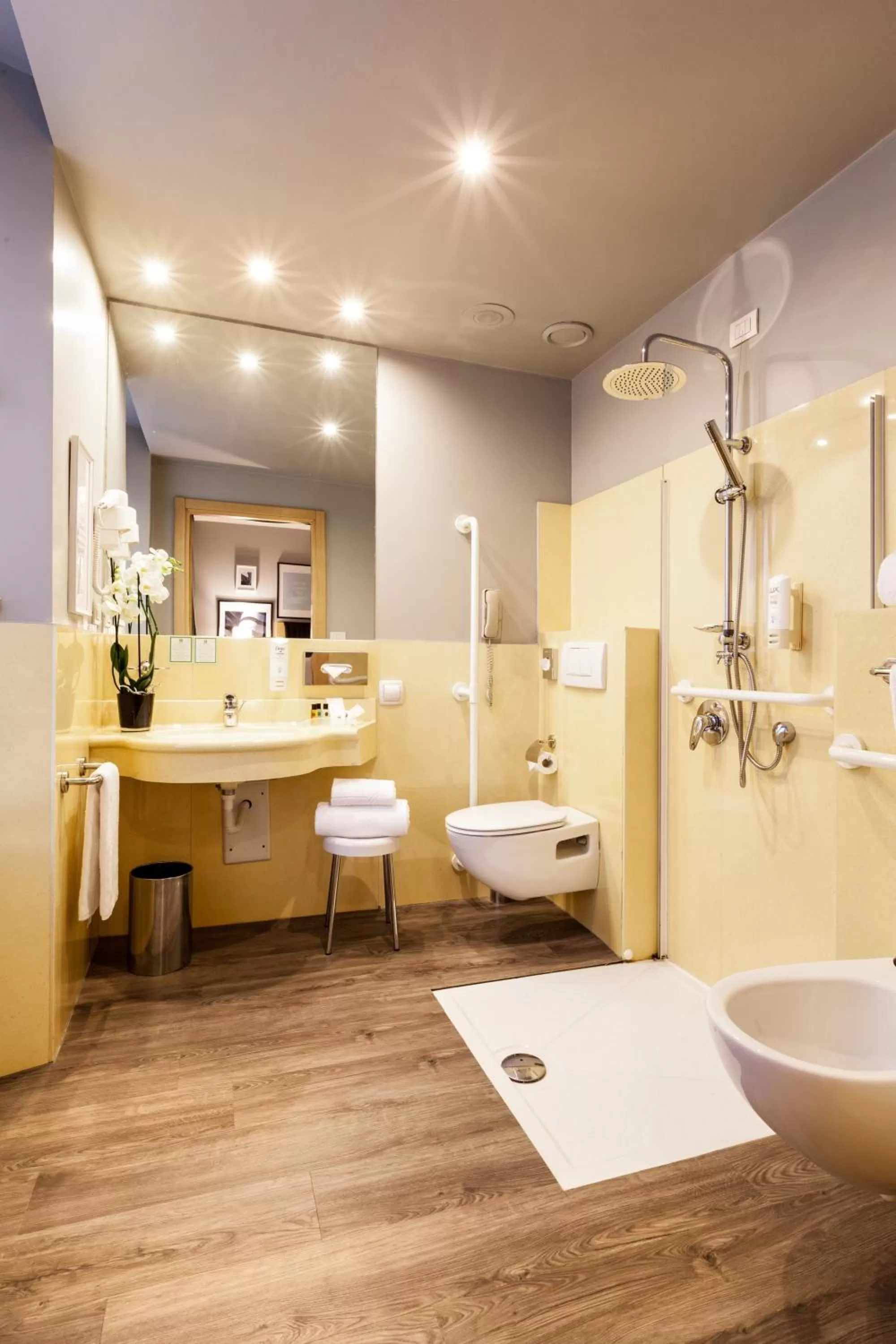 Bathroom in Holiday Inn Milan Garibaldi Station by IHG