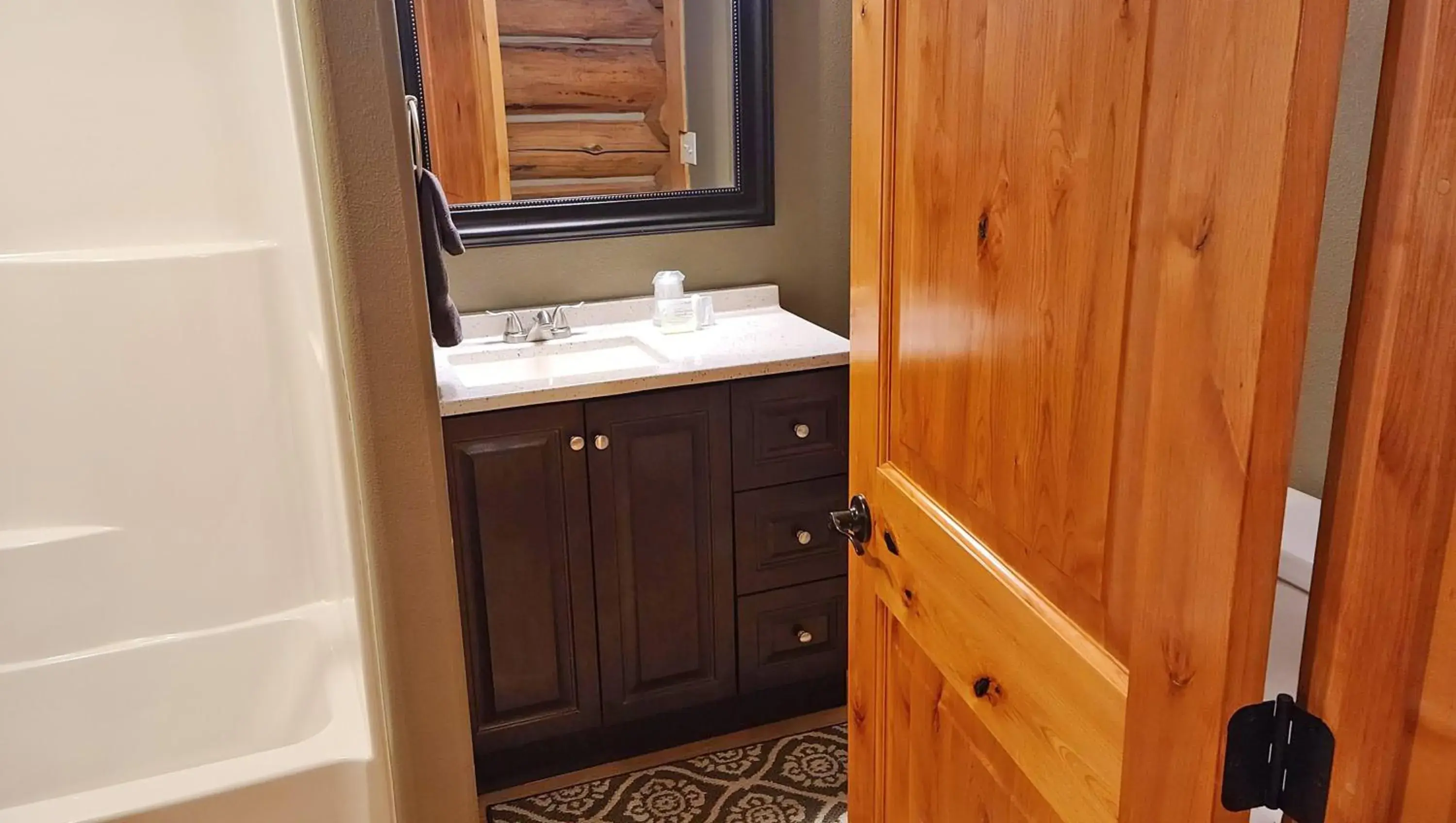 Bathroom in Dodge Peak Lodge