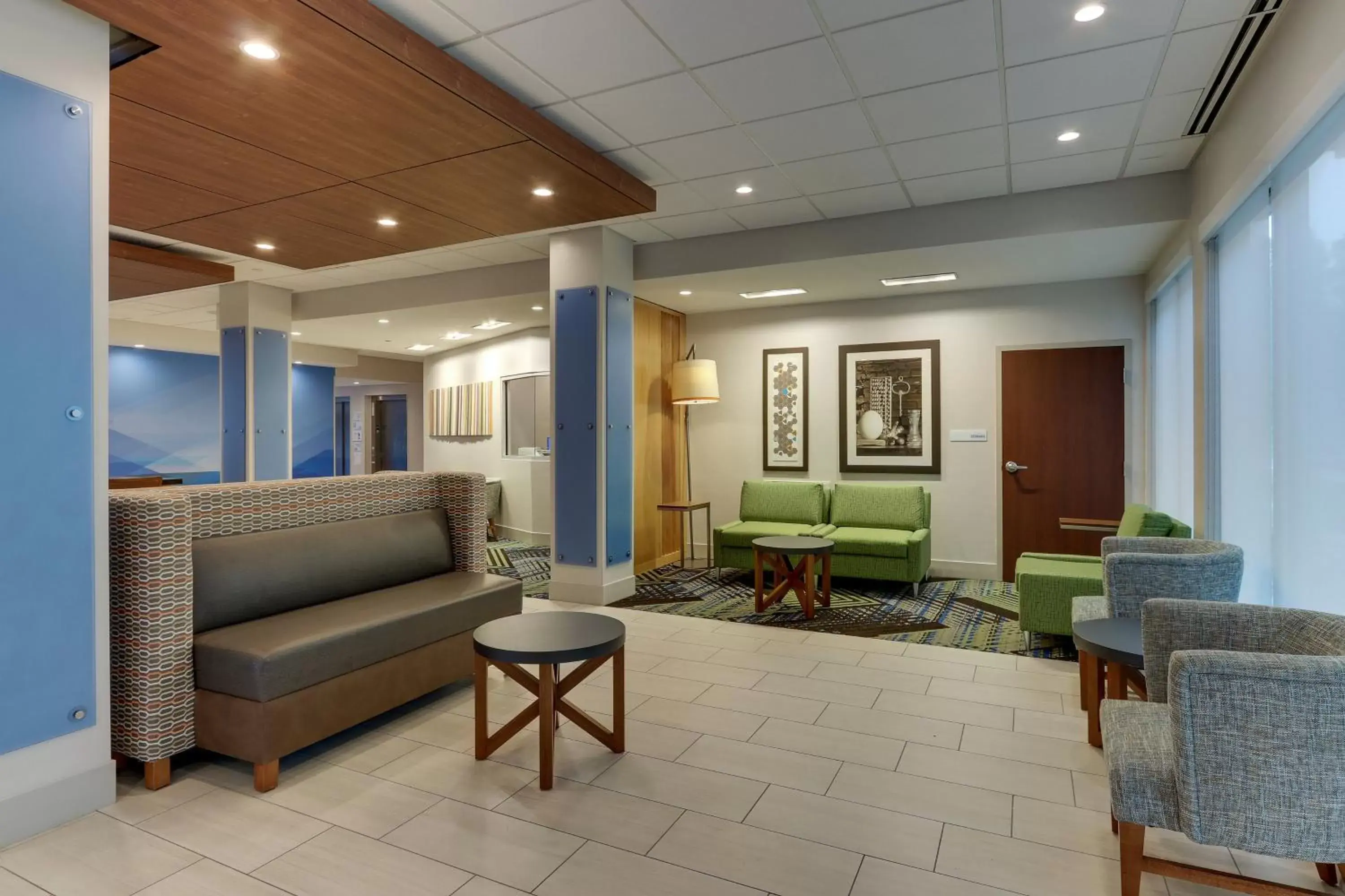 Property building, Lobby/Reception in Holiday Inn Express & Suites - Saugerties - Hudson Valley, an IHG Hotel