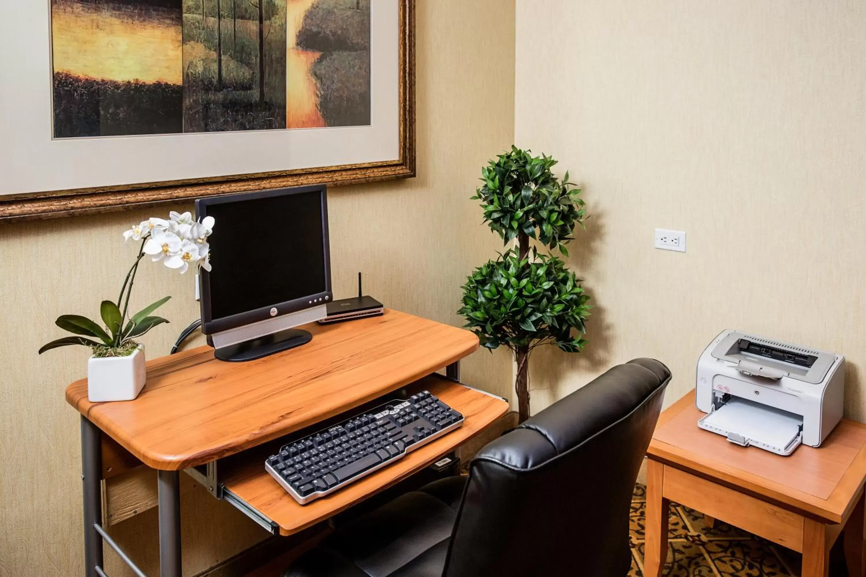 Business facilities, Business Area/Conference Room in Days Inn by Wyndham Edmonton Downtown