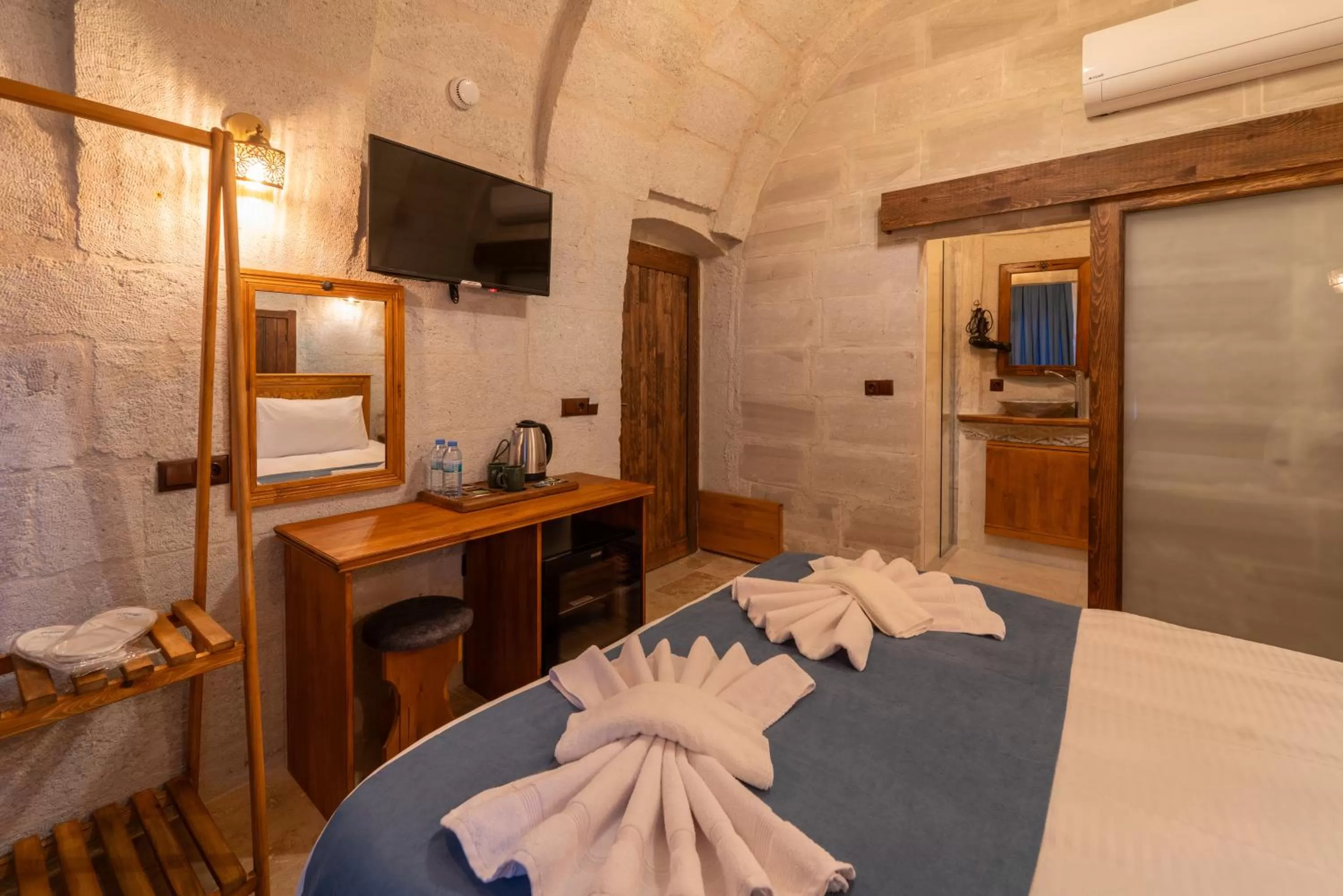 Bedroom, Bed in Göreme Escape Cave