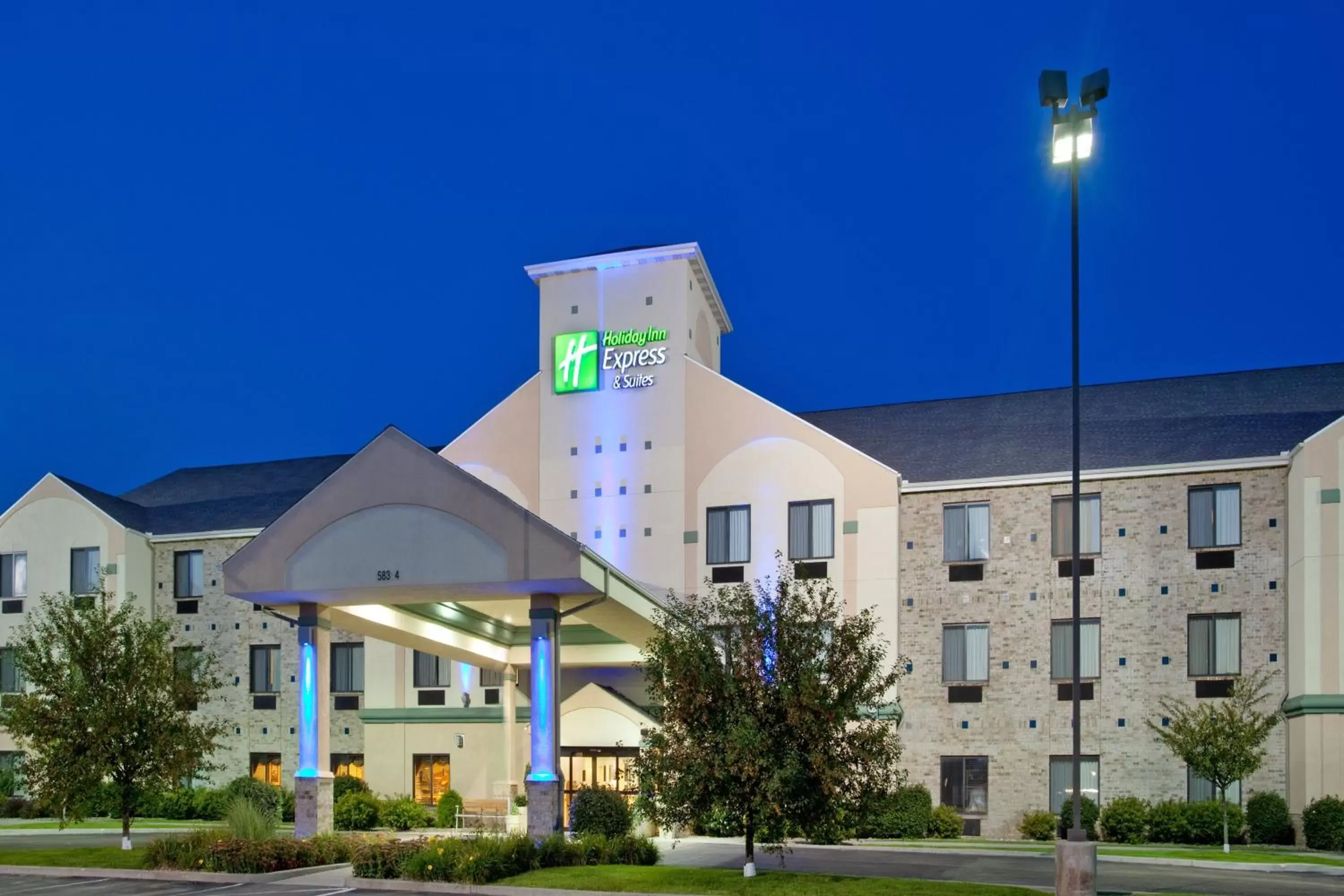 Property building in Holiday Inn Express Hotel & Suites Elkhart-South by IHG Property building in Holiday Inn Express Hotel & Suites Elkhart-South by IHG