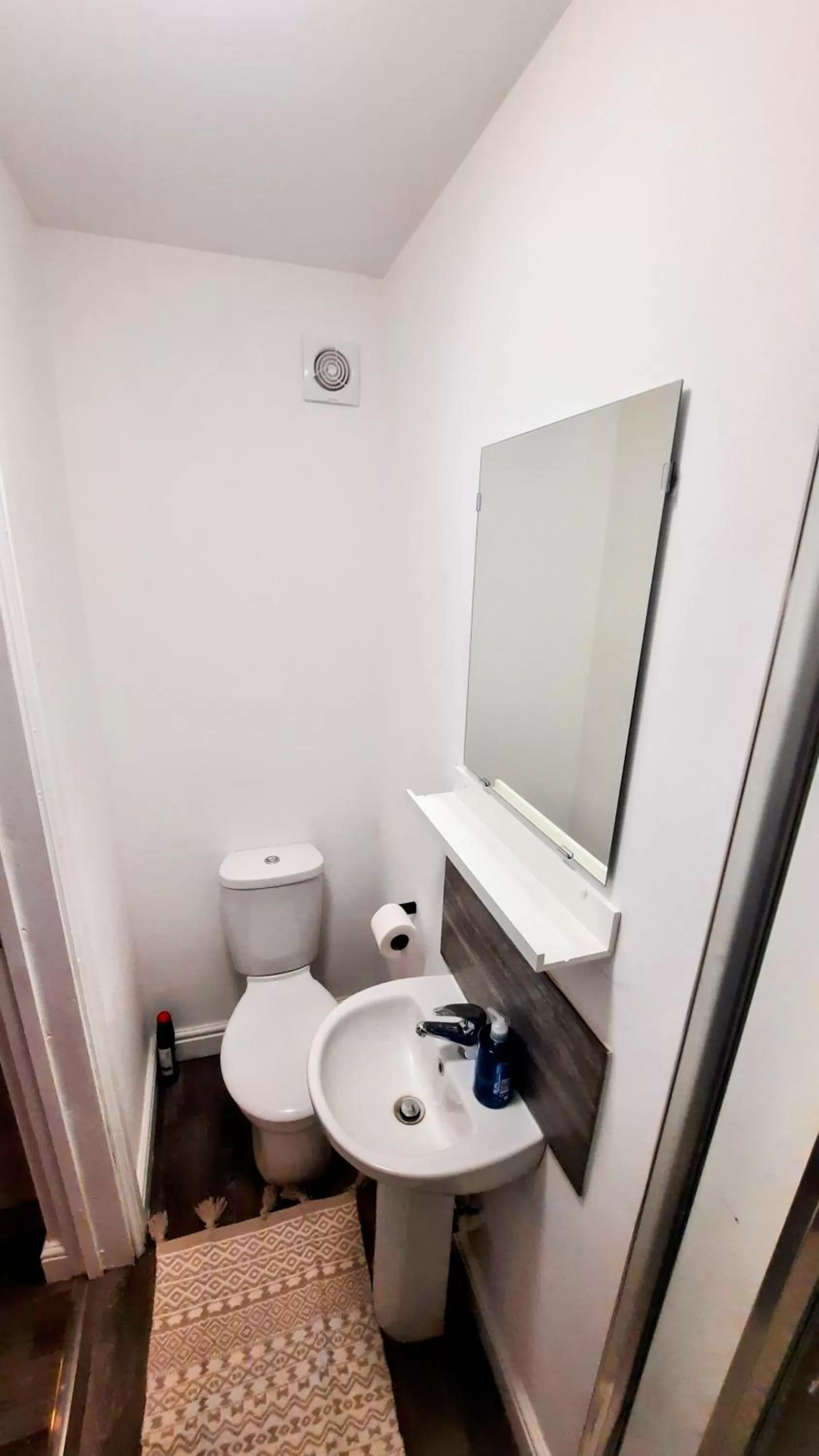 Toilet, Bathroom in Burford Road - Stay. Sleep. Rest.