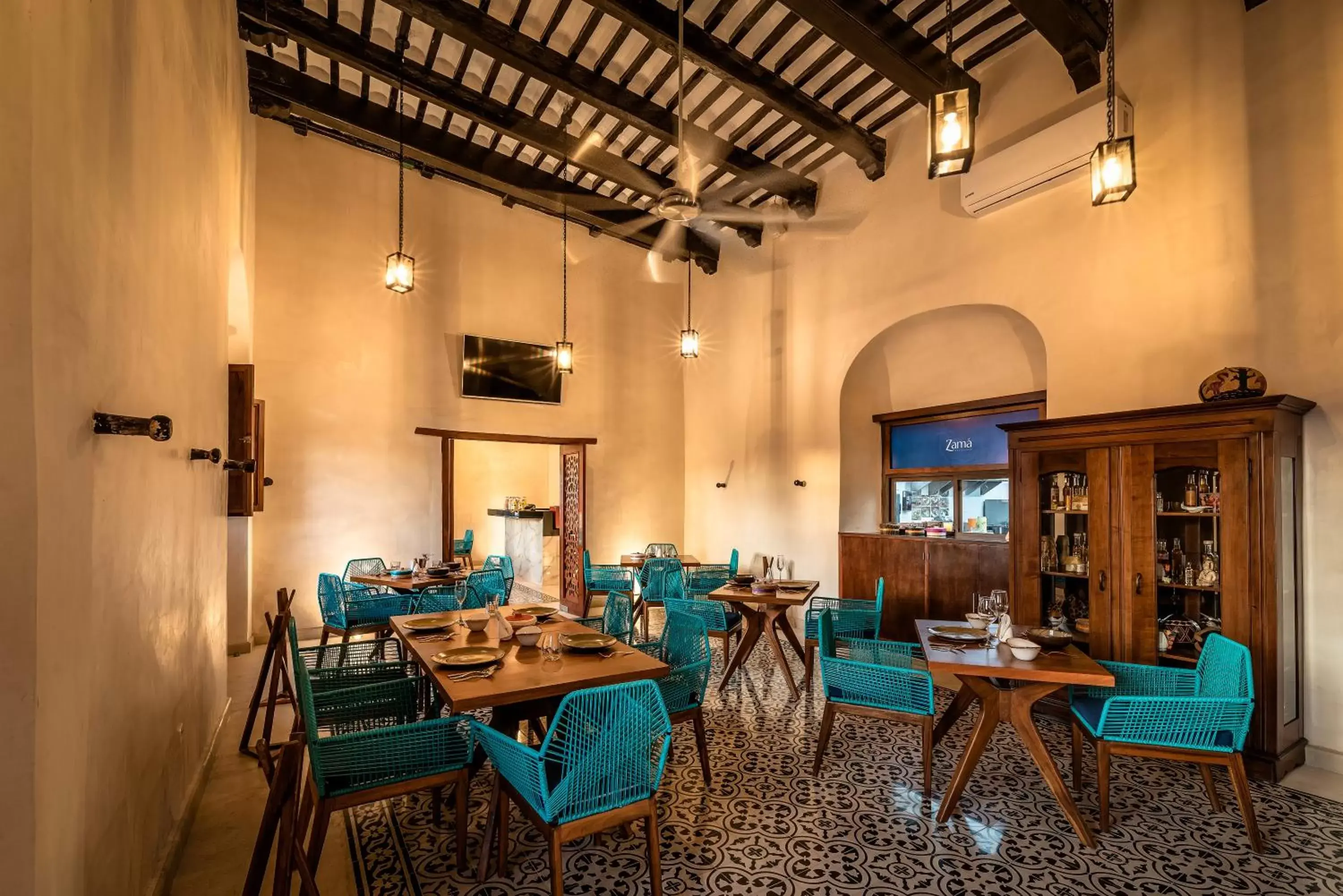 Restaurant/Places to Eat in La Casona de Sisal Hotel
