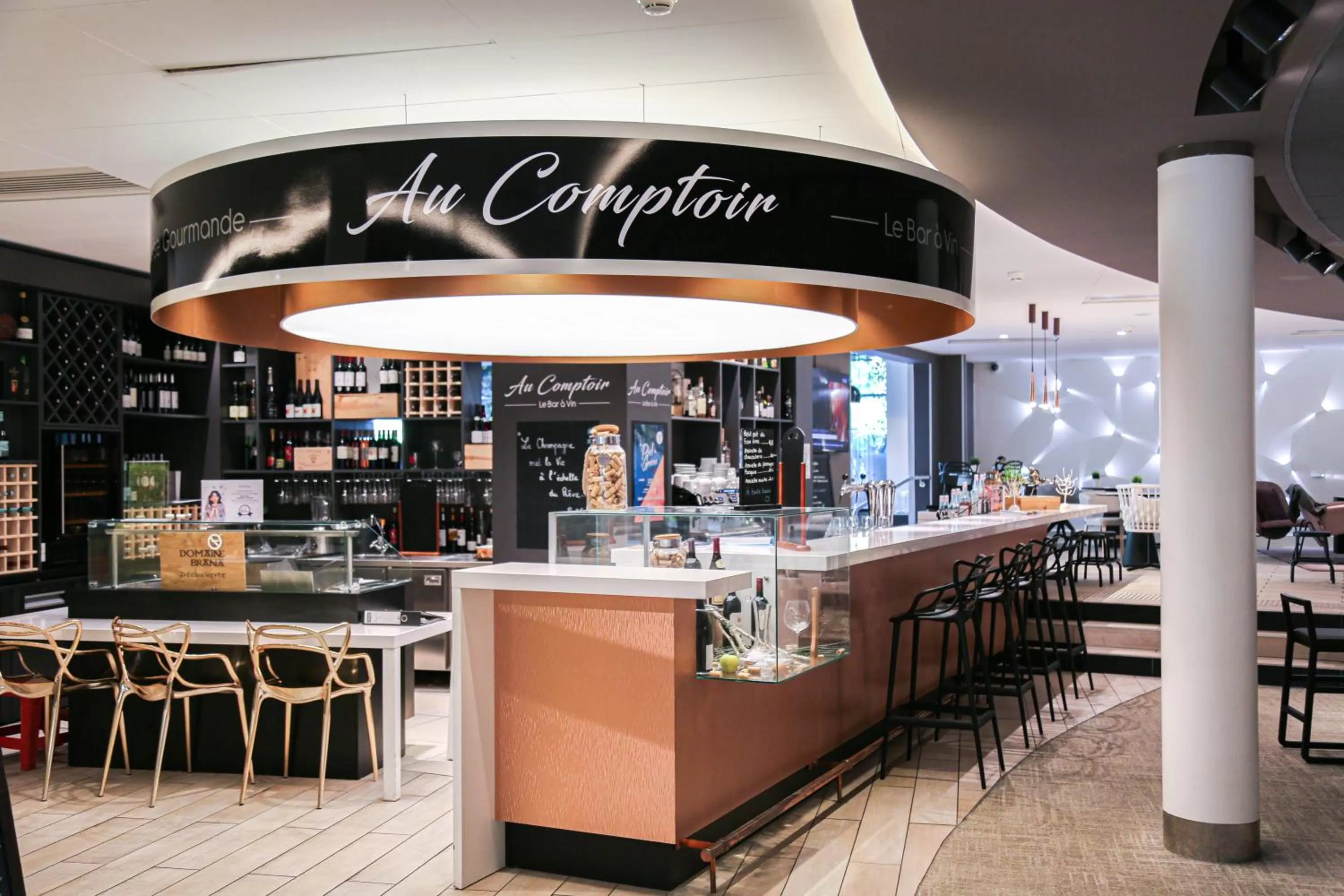 Lounge or bar in Novotel Resort & Spa Biarritz Anglet