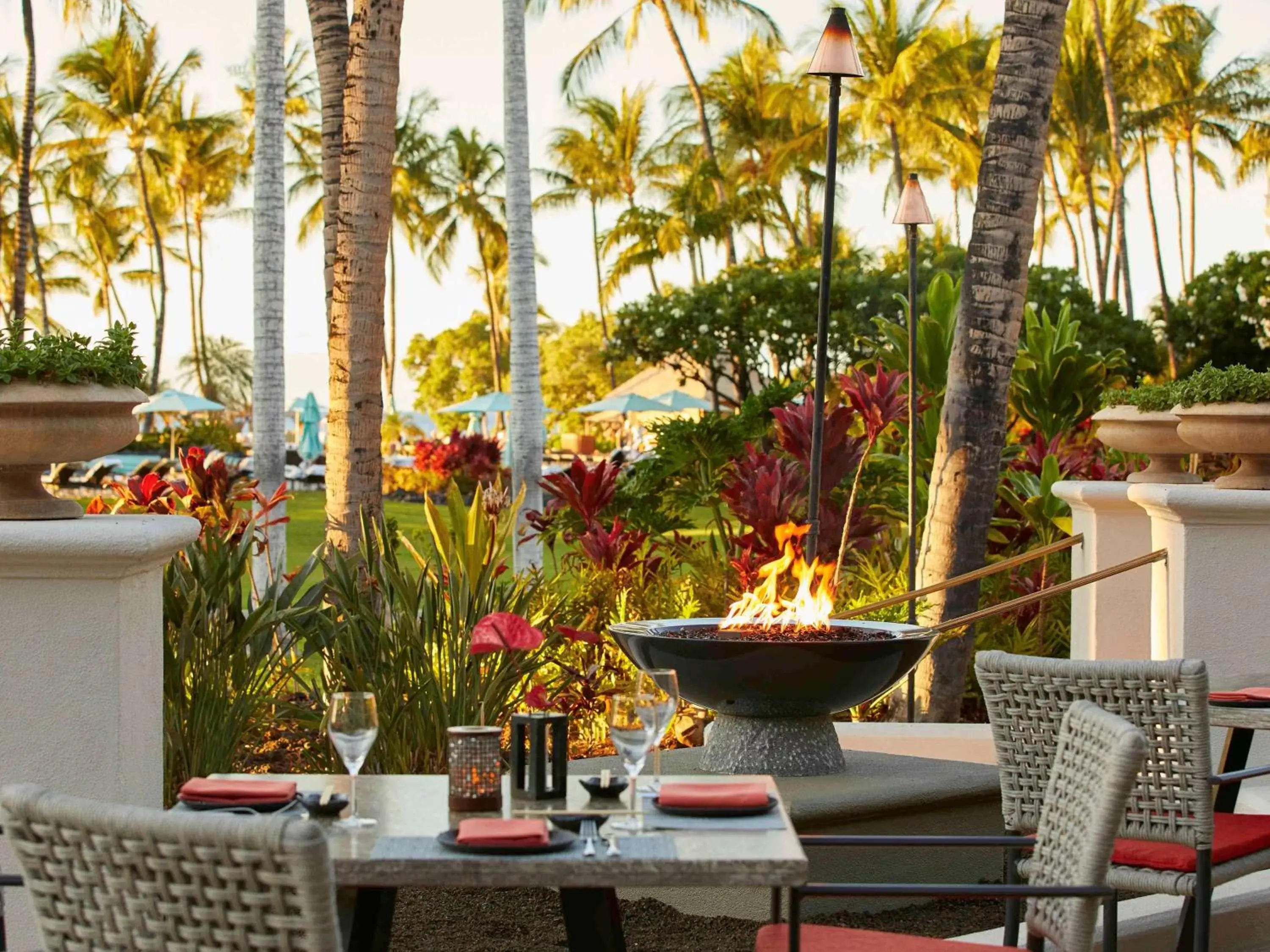 Restaurant/places to eat in Fairmont Orchid