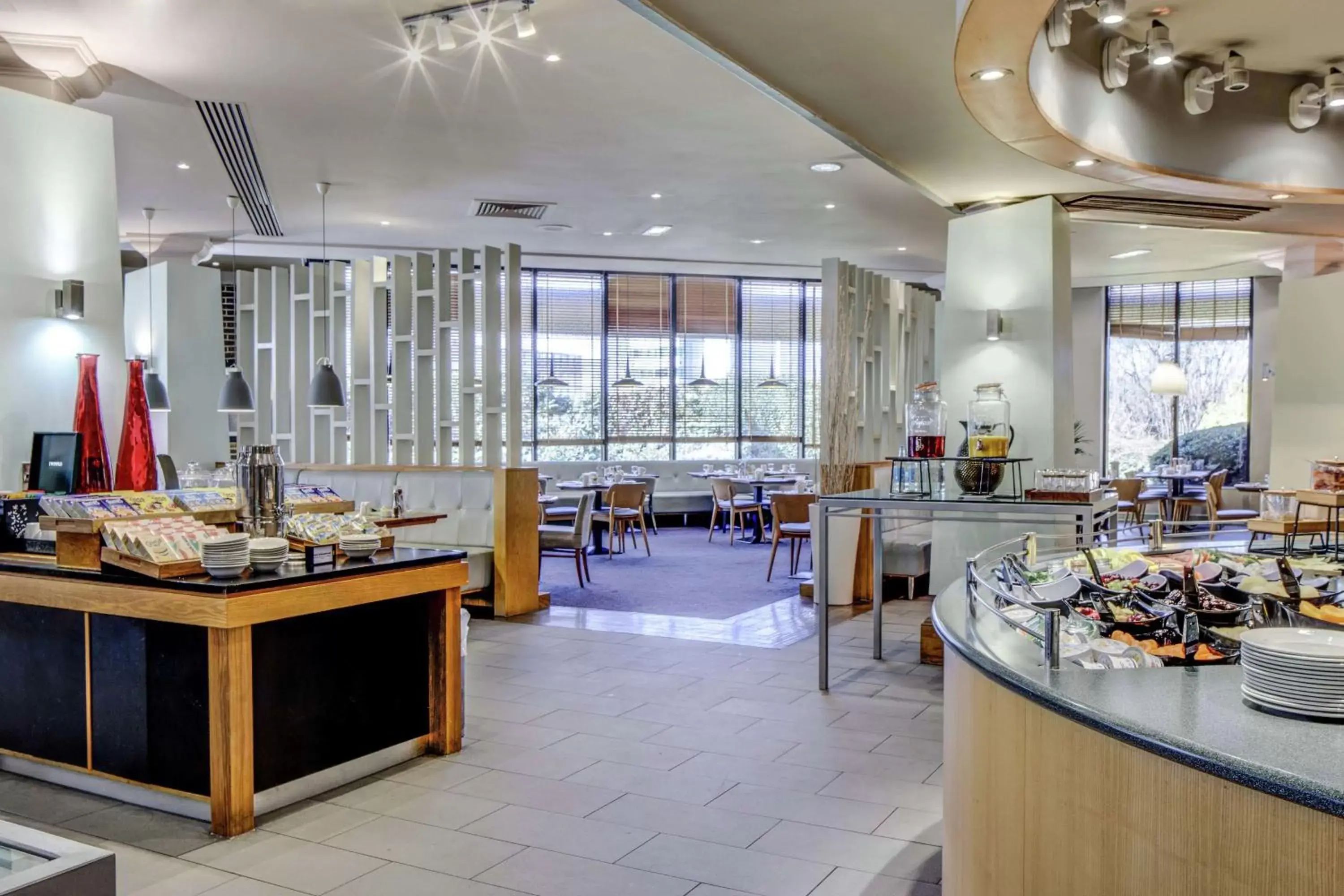 Dining area, Restaurant/Places to Eat in DoubleTree by Hilton Manchester Airport