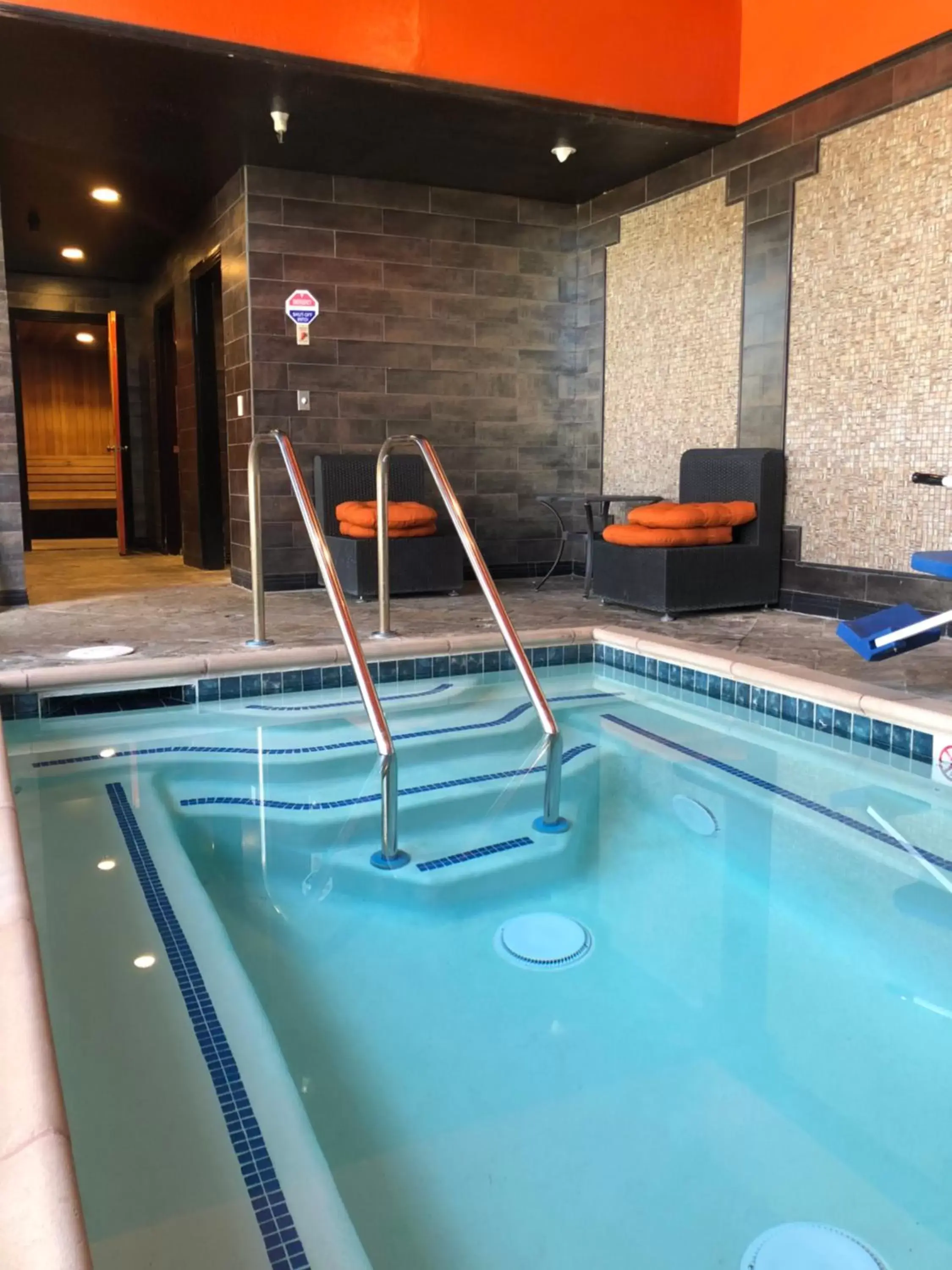 Sauna, Swimming Pool in Hotel Le Reve Pasadena