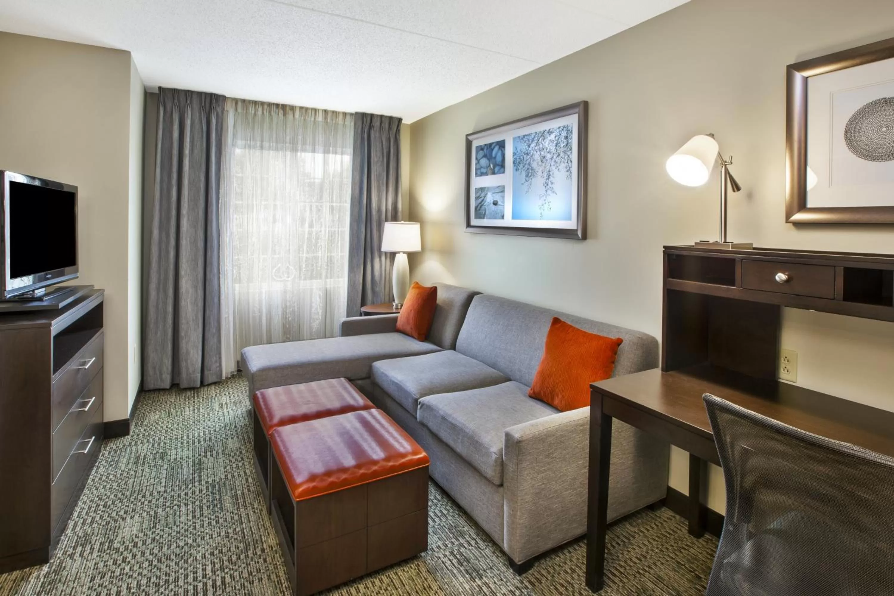 Living room in Staybridge Suites Cleveland Mayfield Heights Beachwood by IHG