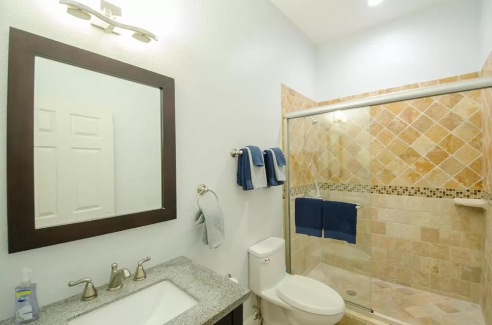 Shower in Vistalmar Beach Resort