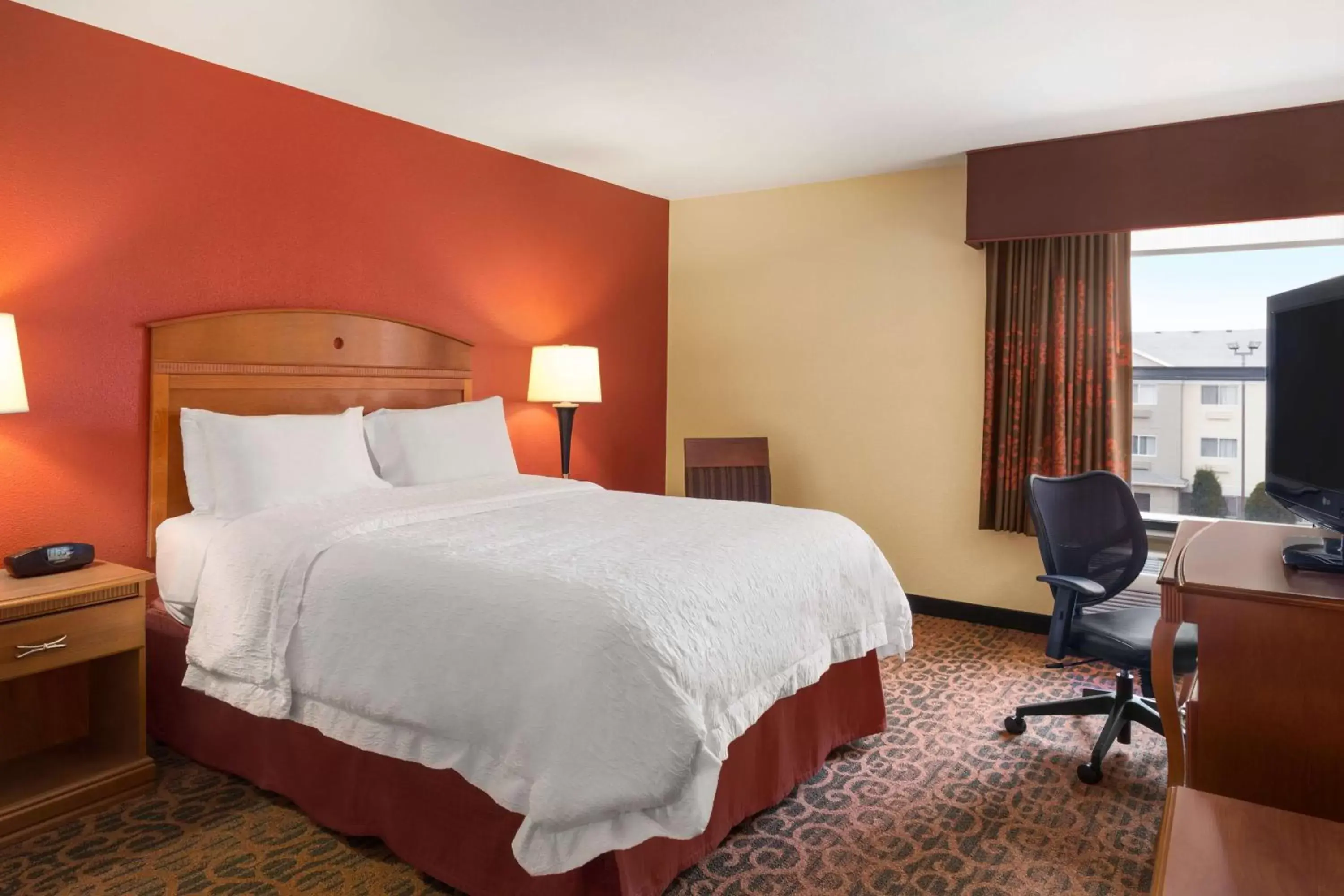 Bed in Hampton Inn Wichita-East