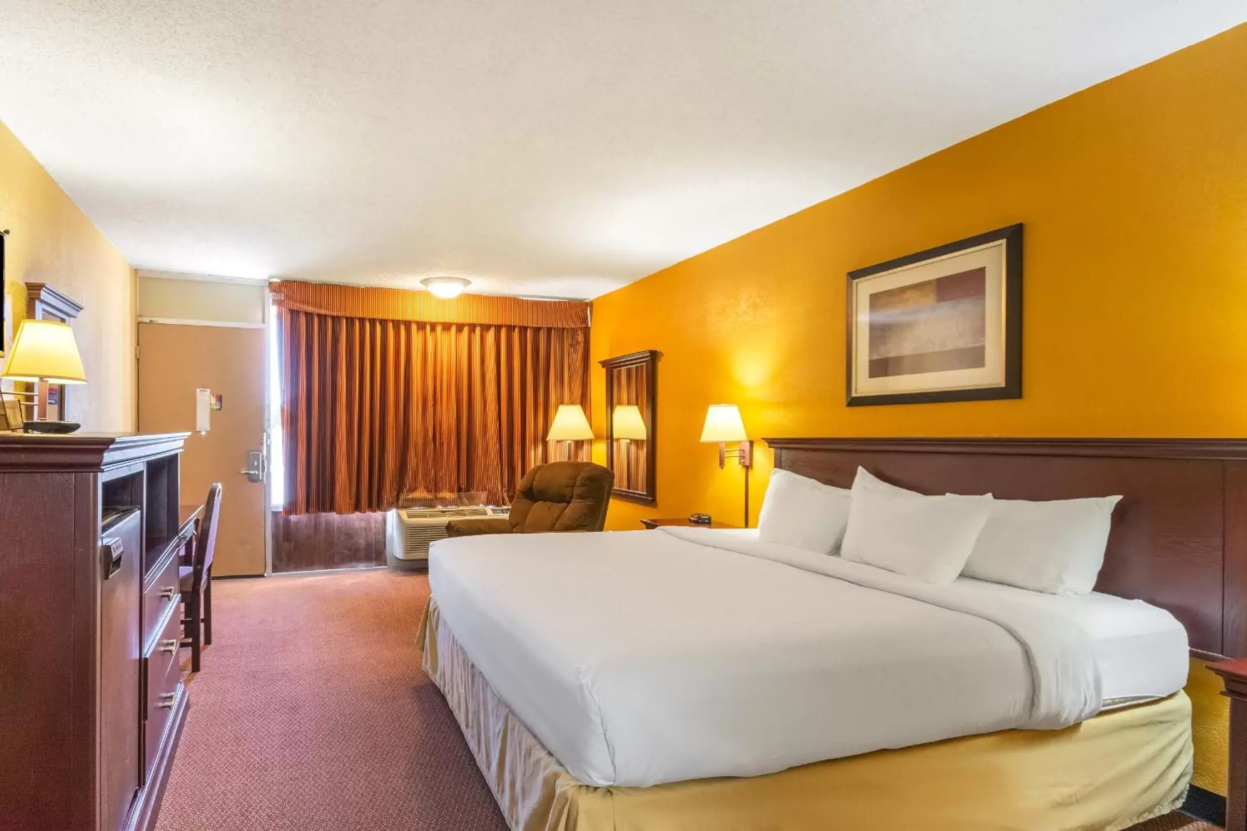 Bedroom, Bed in Americas Best Value Inn of Elk City