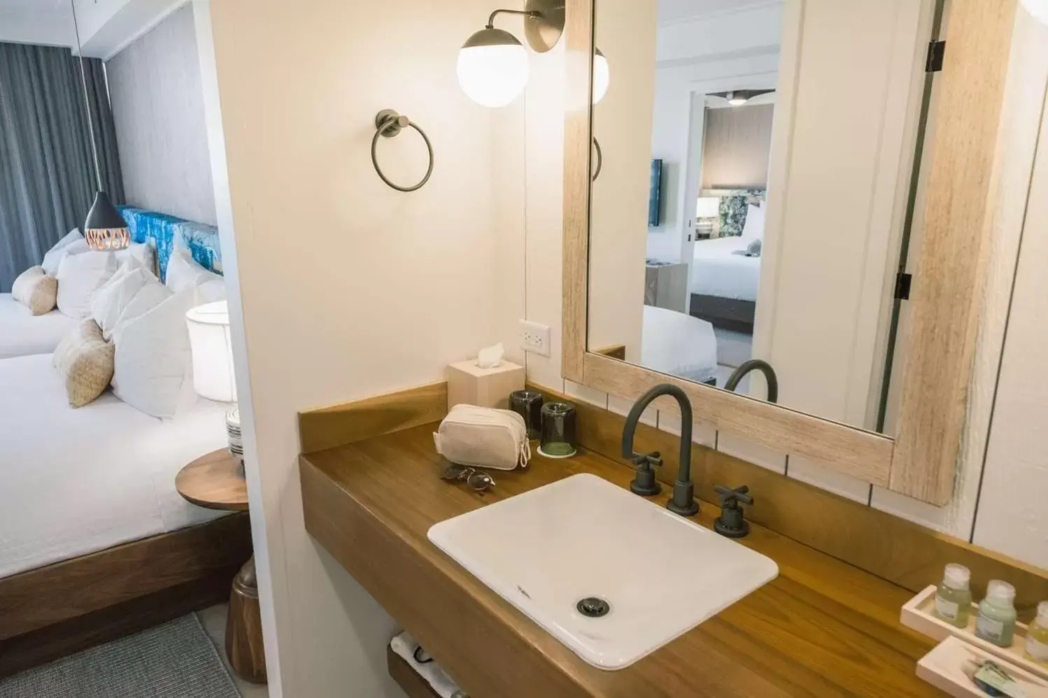 Bathroom in The Surfjack Hotel & Swim Club