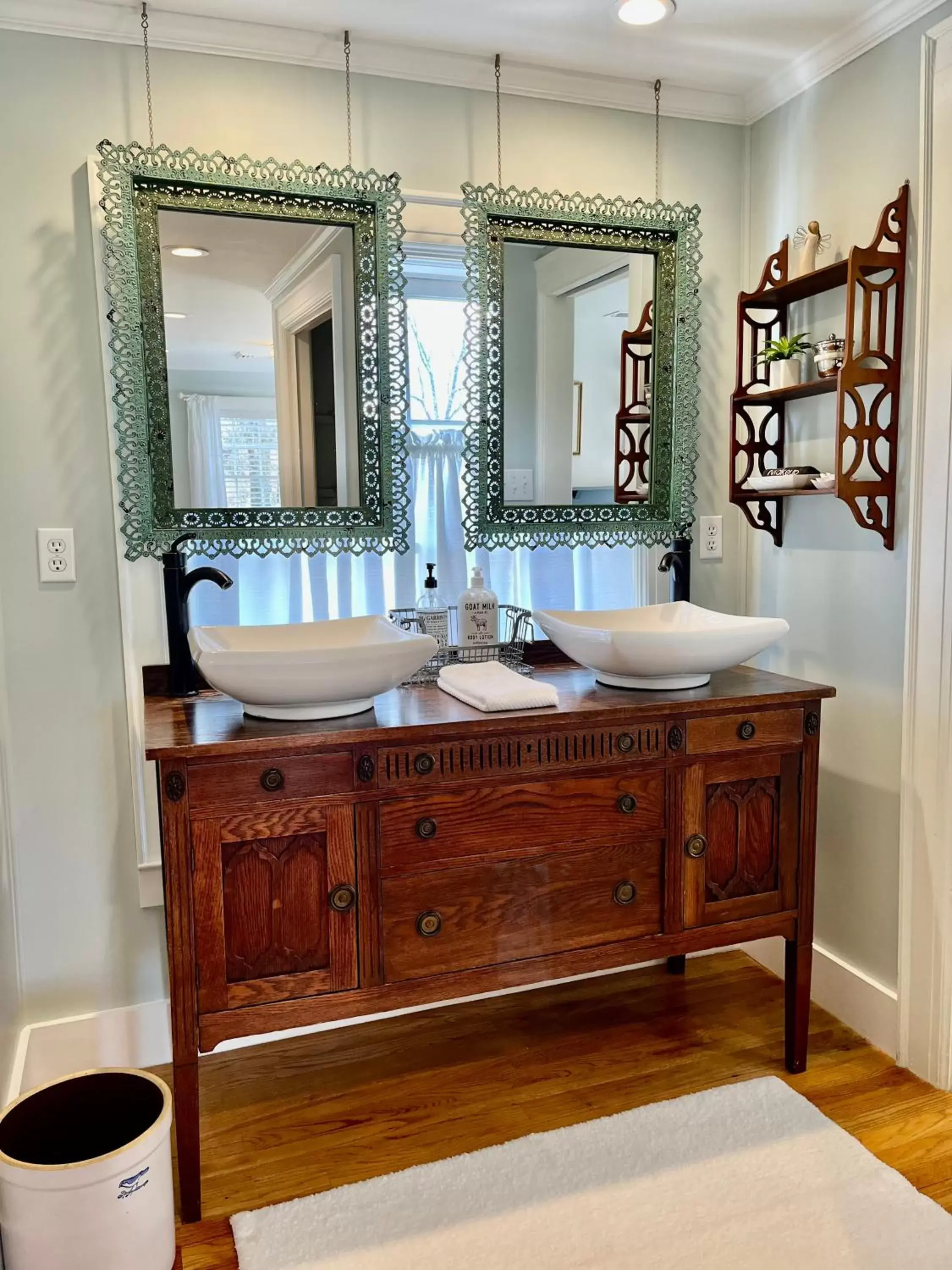 Bathroom in The Holly and Ivy Inn