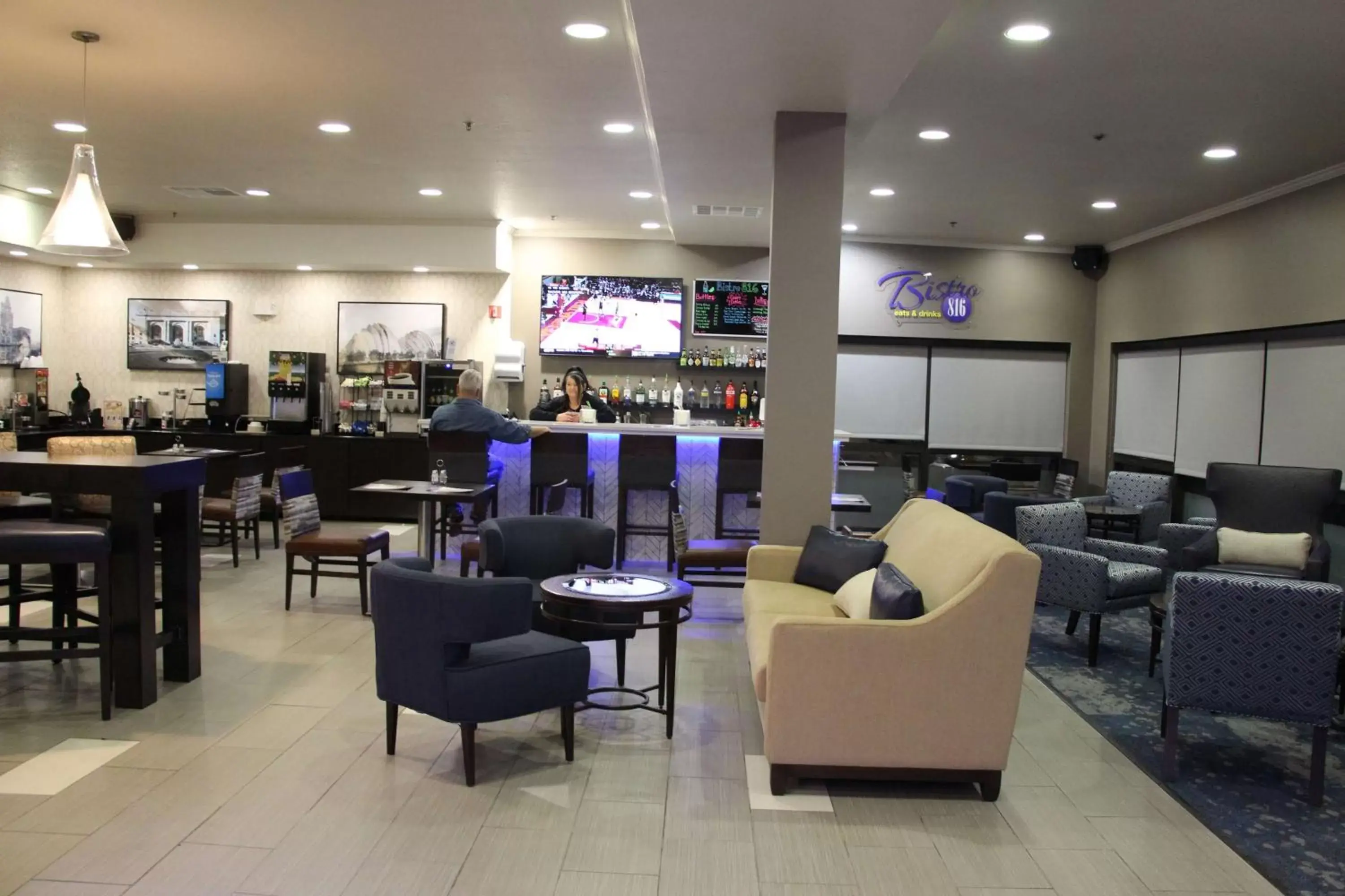 Restaurant/places to eat, Lounge/Bar in Best Western Plus Kansas City Airport - KCI East