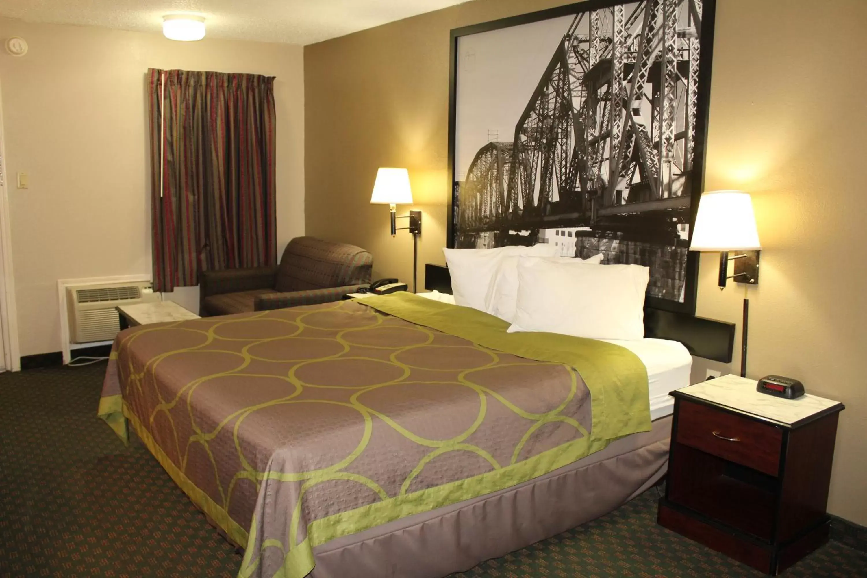 Seating area, Bed in Super 8 by Wyndham Bossier City/Shreveport Area