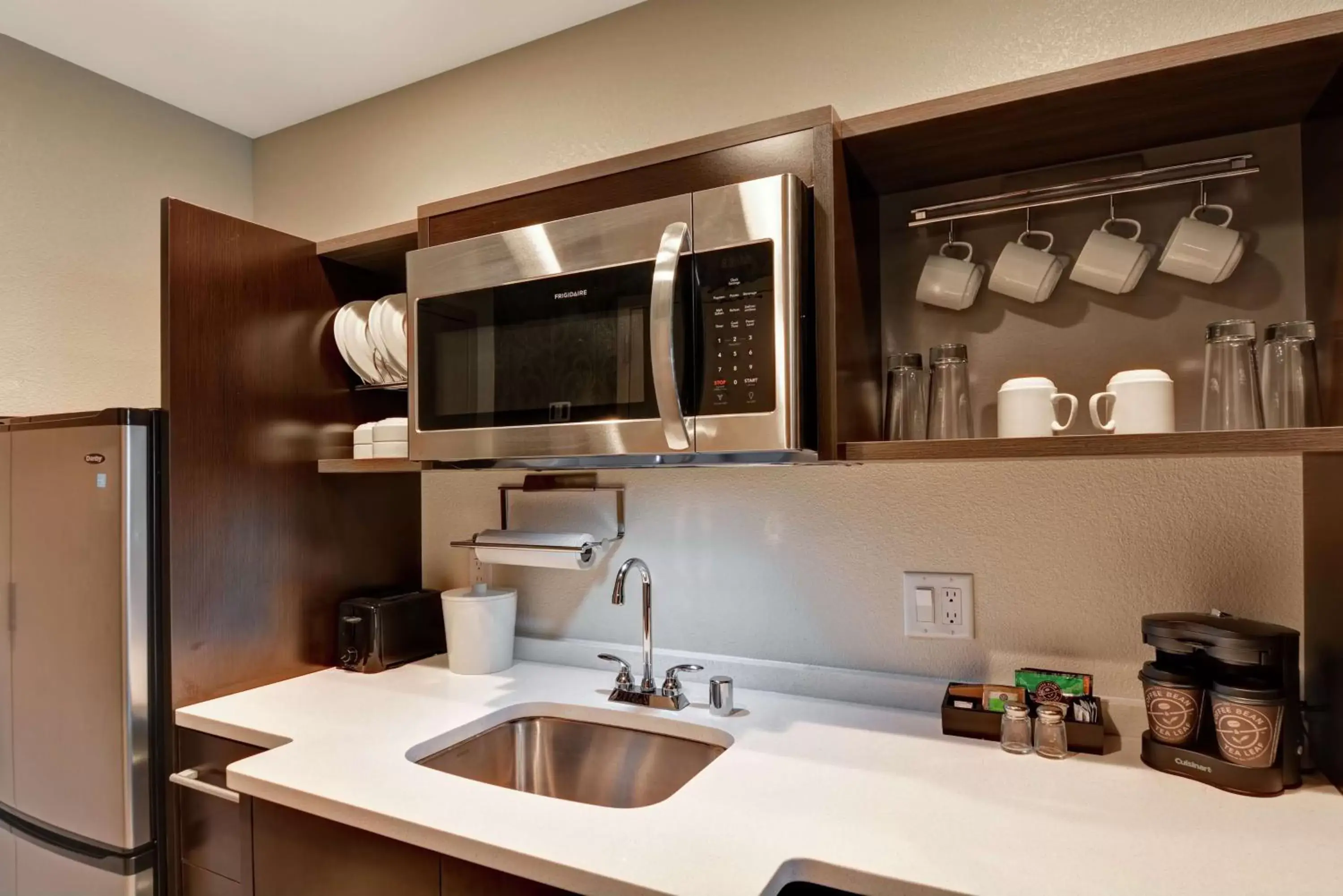 Kitchen or kitchenette, Kitchen/Kitchenette in Home2 Suites by Hilton Rochester Mayo Clinic Area