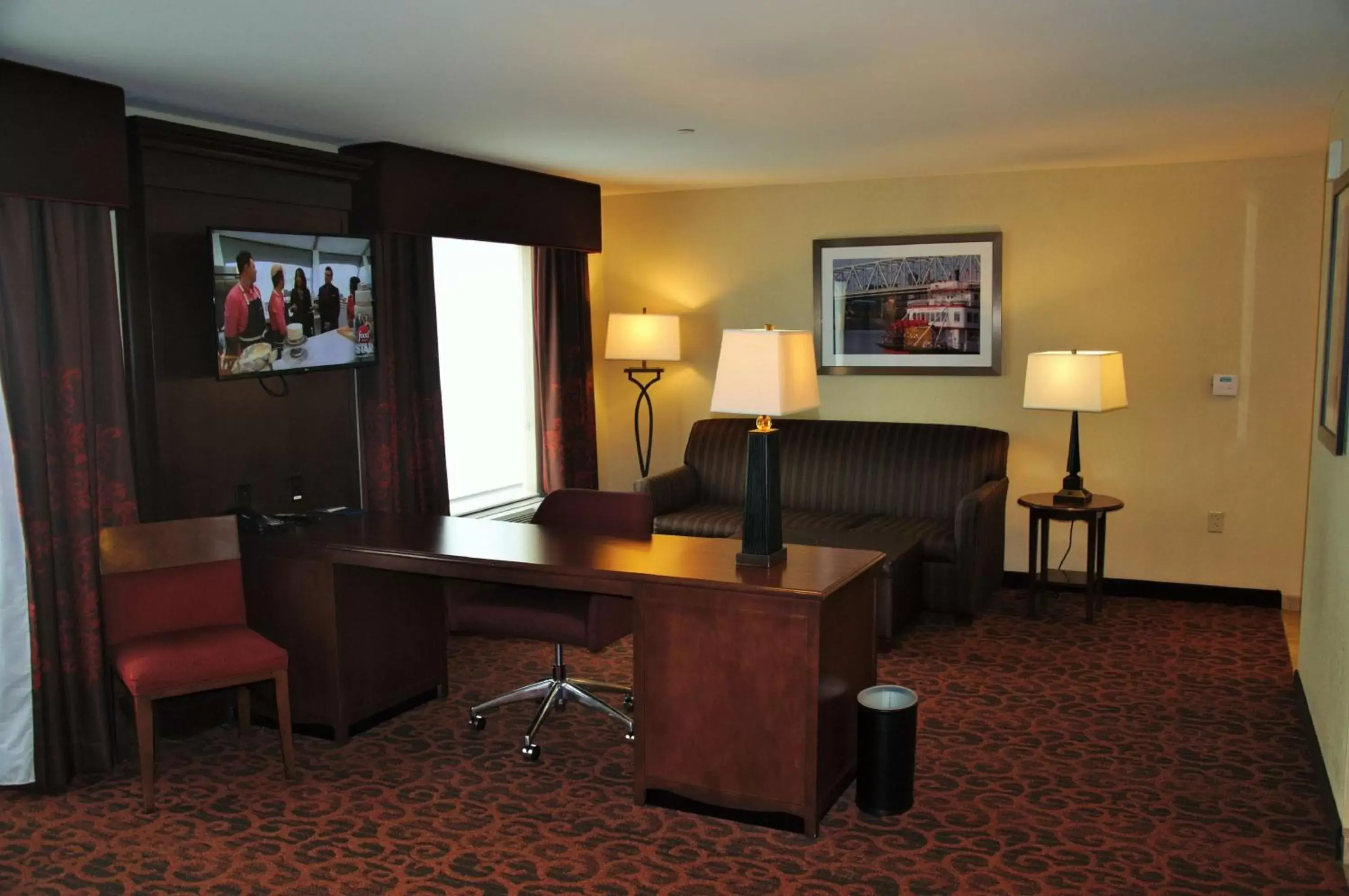 Bedroom in Hampton Inn & Suites Cincinnati / Uptown - University Area Bedroom in Hampton Inn & Suites Cincinnati / Uptown - University Area