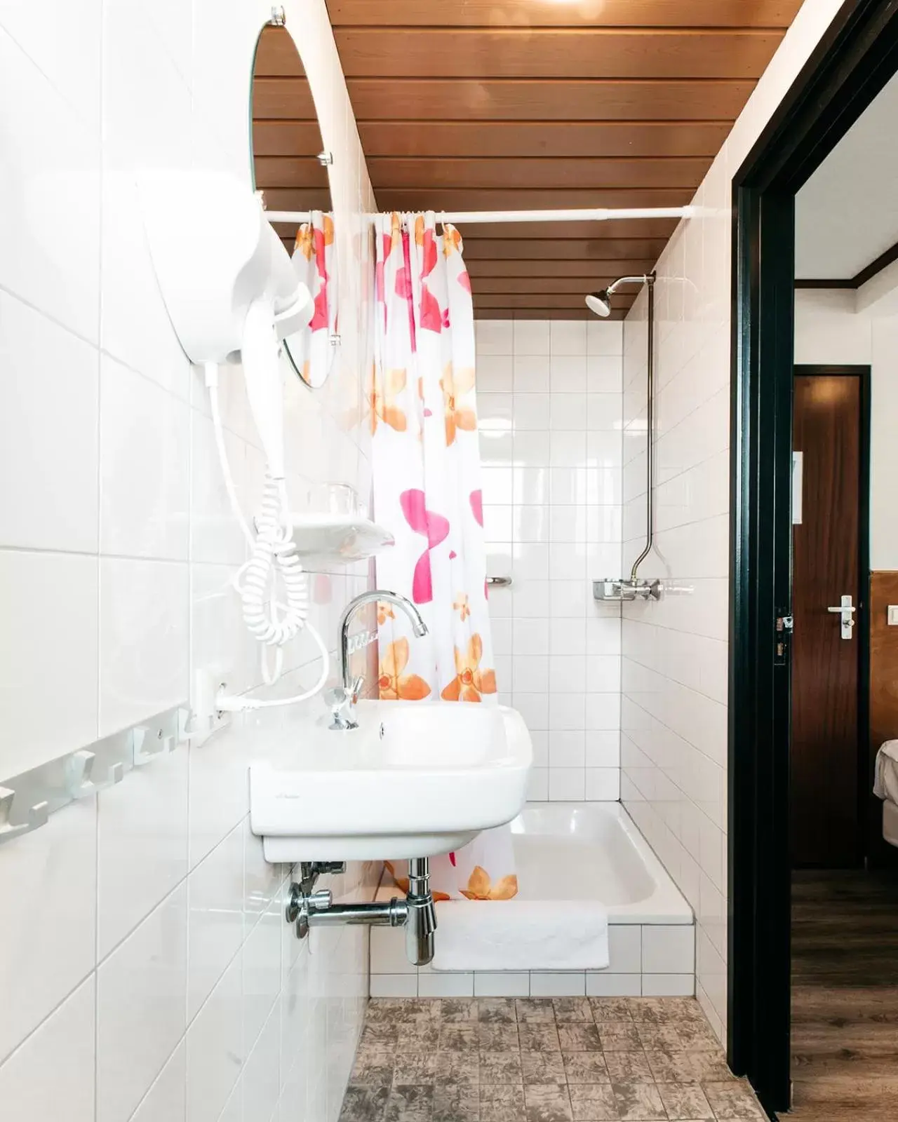 Shower, Bathroom in Hotel van Gelder