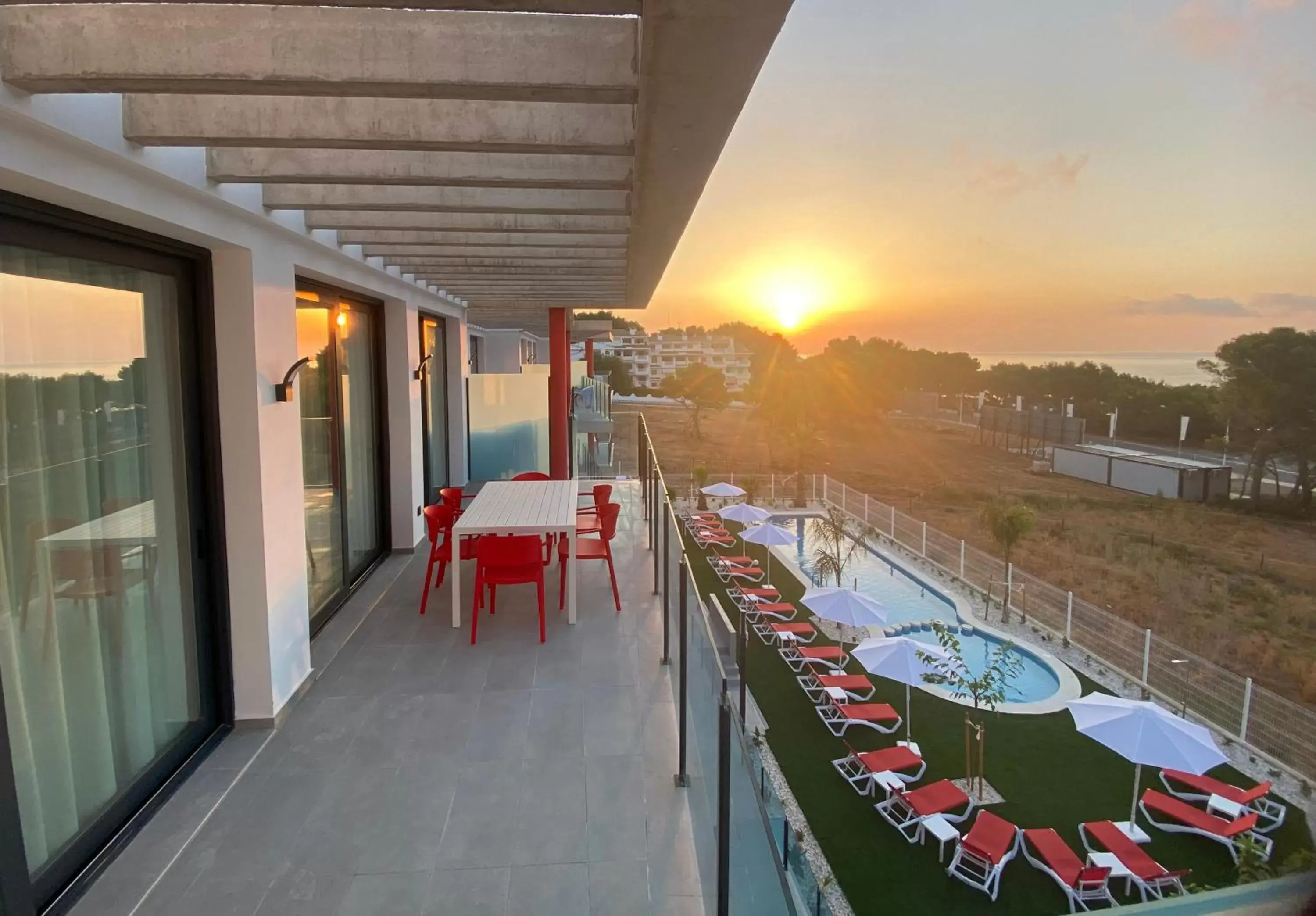 Balcony/Terrace, Sunrise/Sunset in AZAHAR BEACH Apartments & Spa