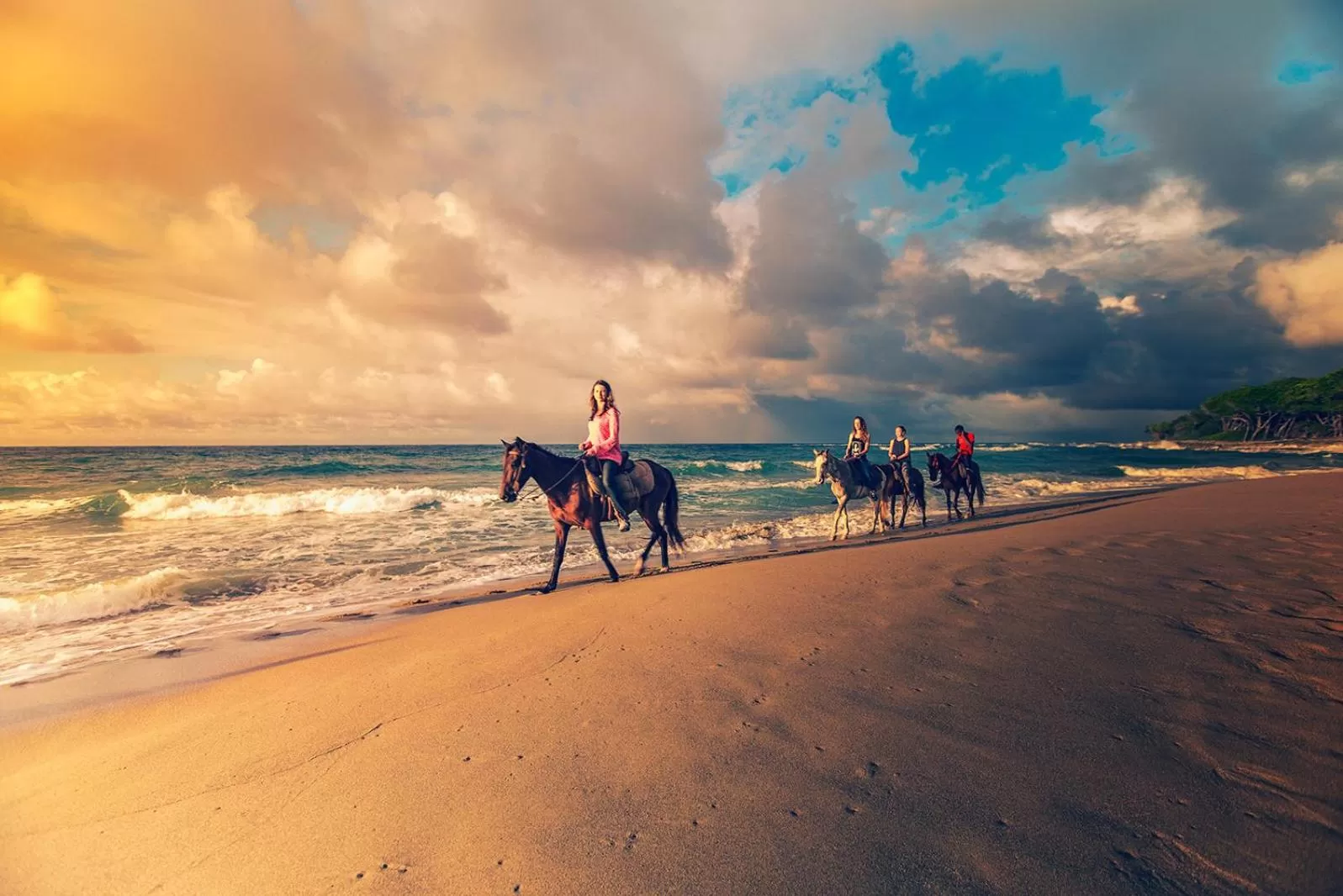 Horse-riding in El Encuentro Surf Lodge