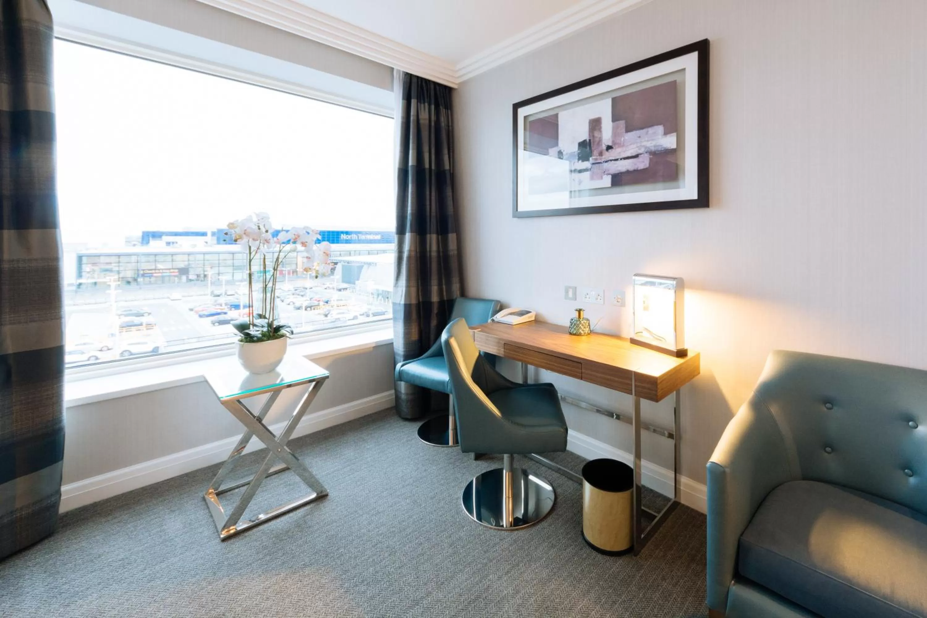 Seating area in Sofitel London Gatwick