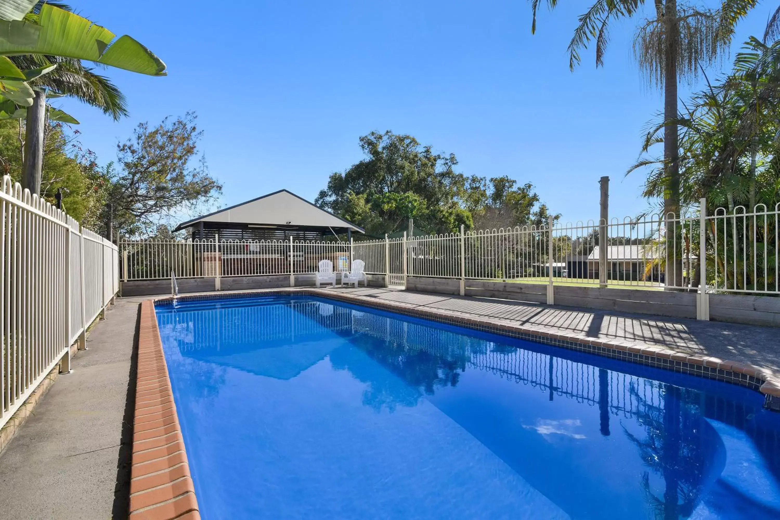 Swimming pool, Property Building in Catalina Motel Lake Macquarie